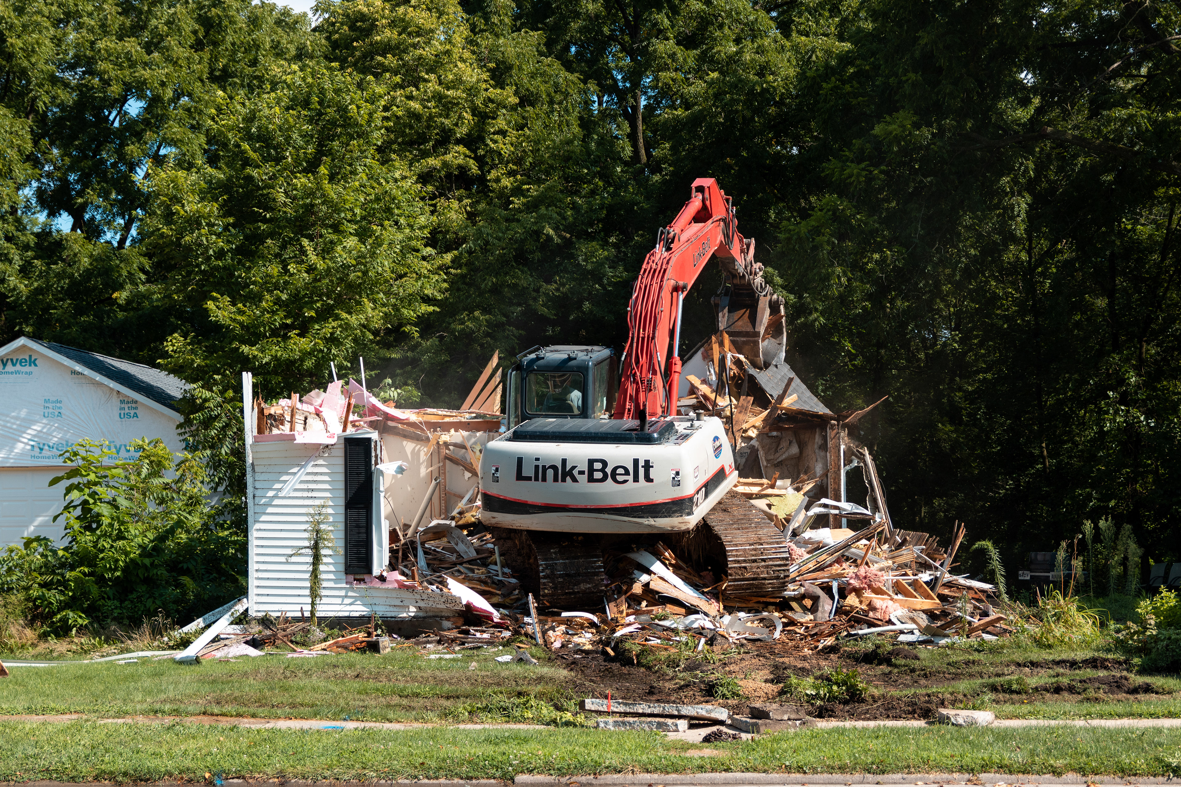 In just a couple hours the Foreseth home is completely knocked down.