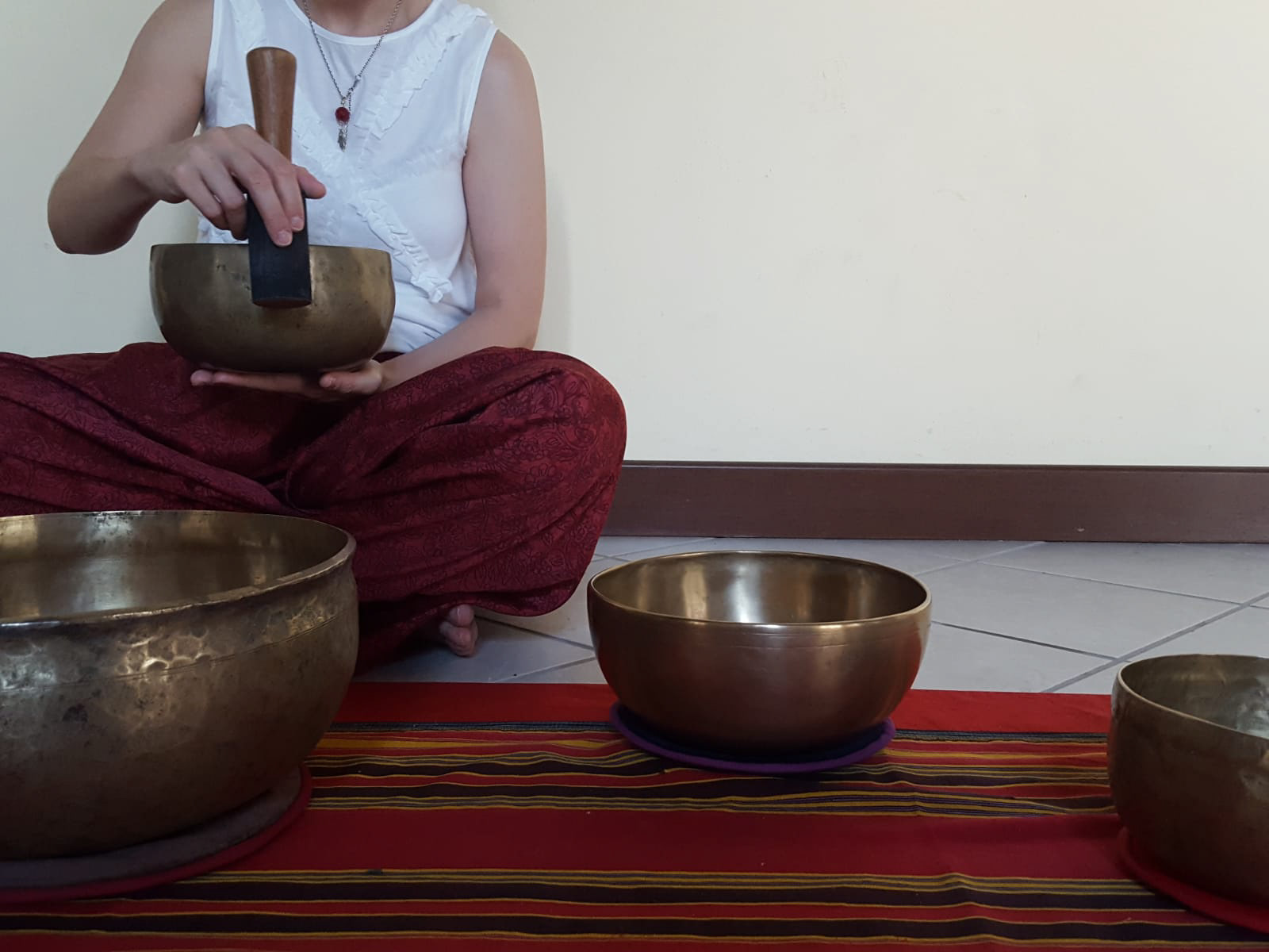 Maria Teresa Pallante e le campane tibetane