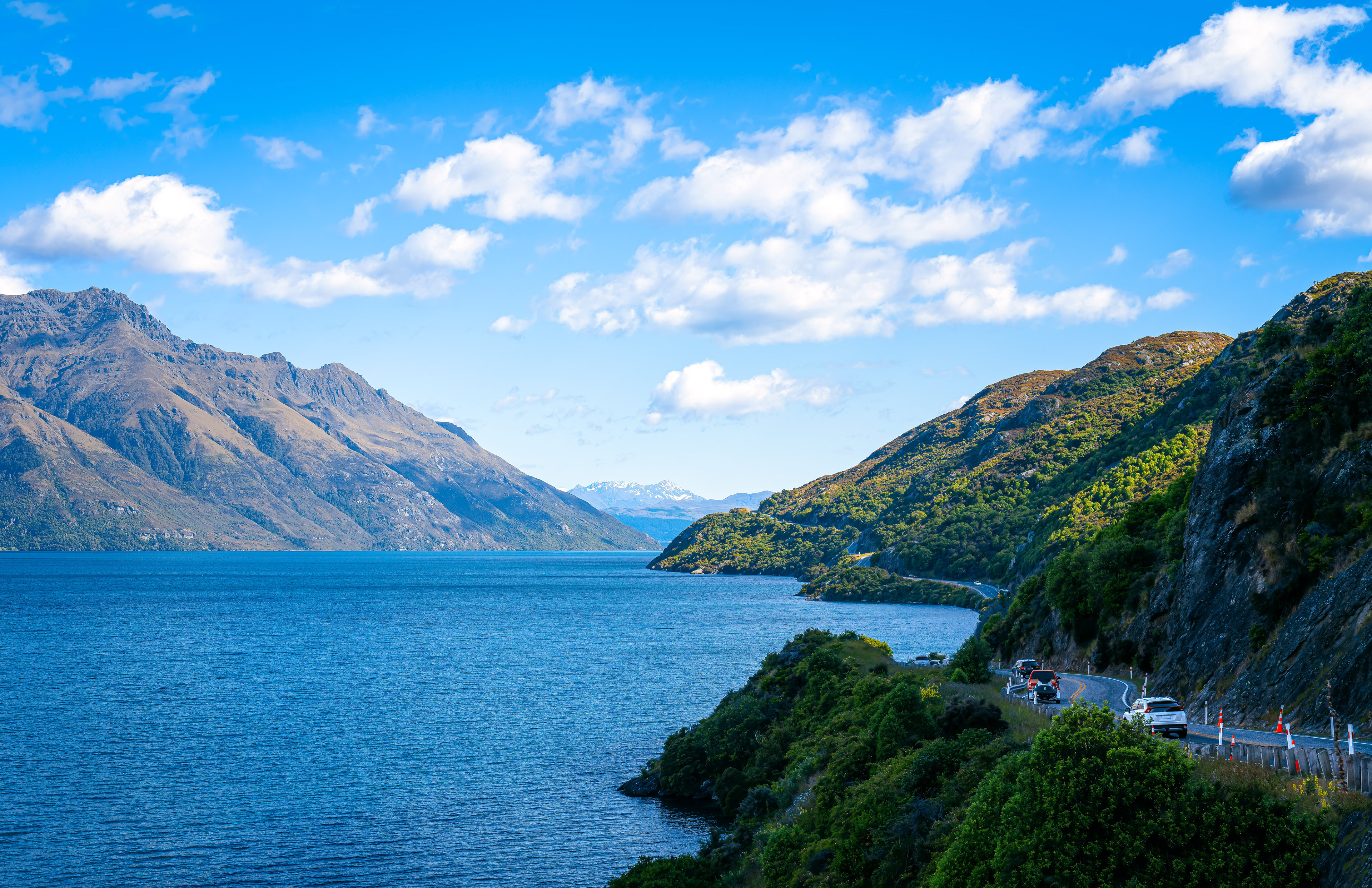 Travel alongside Lake Wakatipu, New Zealand