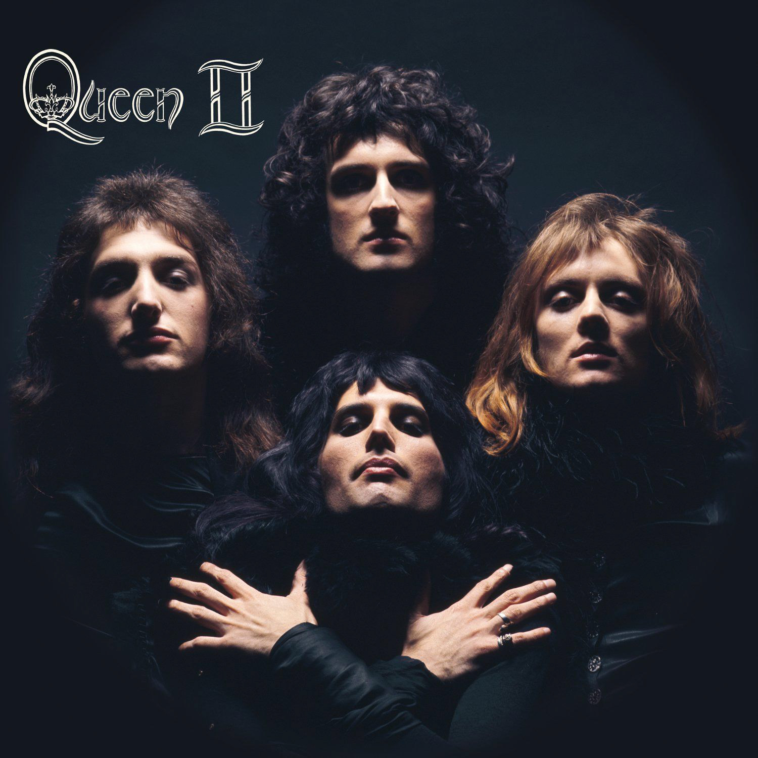 QUEEN Ils jouaient avec les codes de la musique, se détachant des idées préconçues de la chanson. L’accompagnement instrumental et la voix de Freddie Mercury m’ont touchés pour leur virtuosité et leur puissance. Ils arrivent à nous faire vivre chaque mot et note. Ils unissent plusieurs générations.