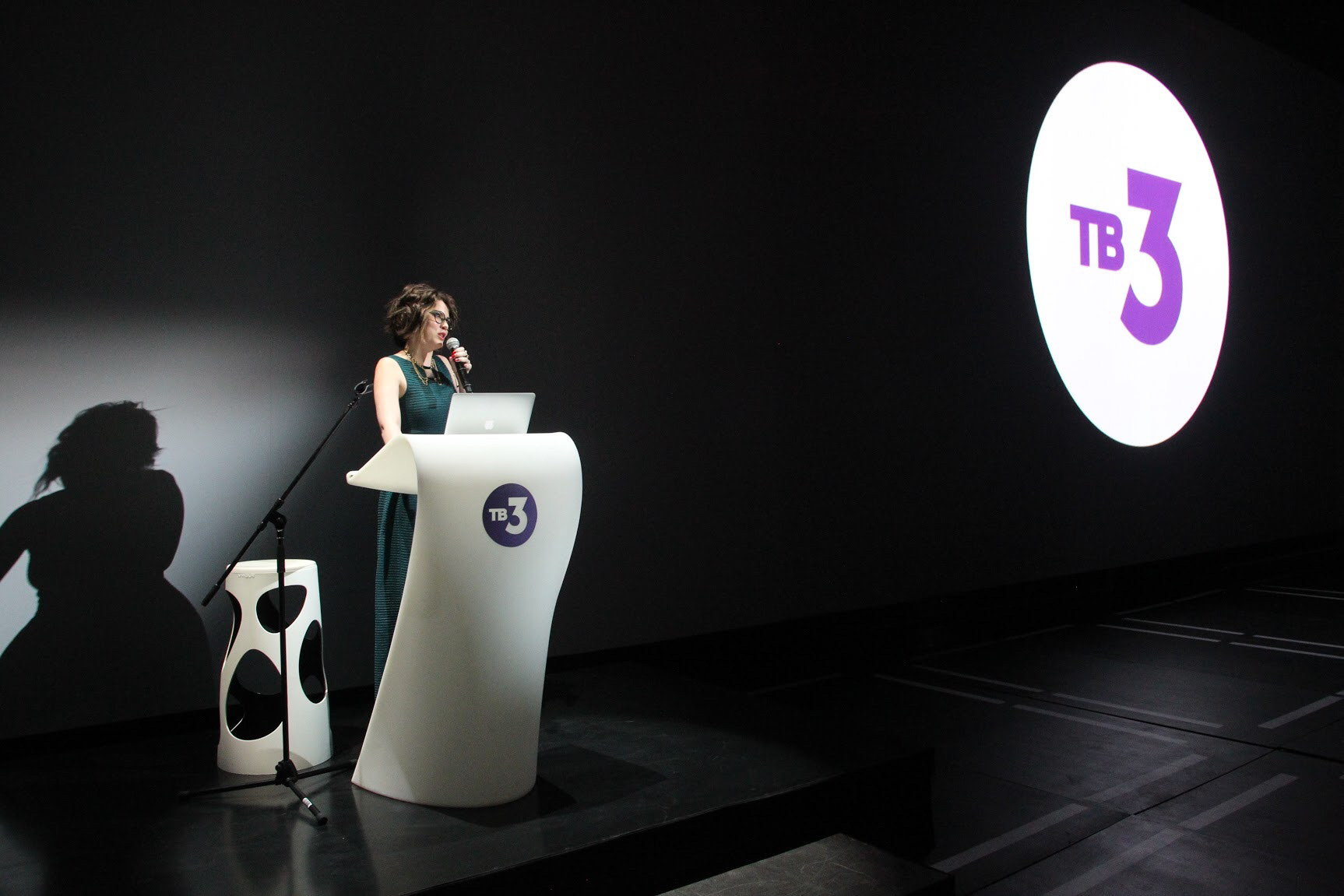 Презентация телеканала ТВ3 Создание концепта презентации, оформление декора...