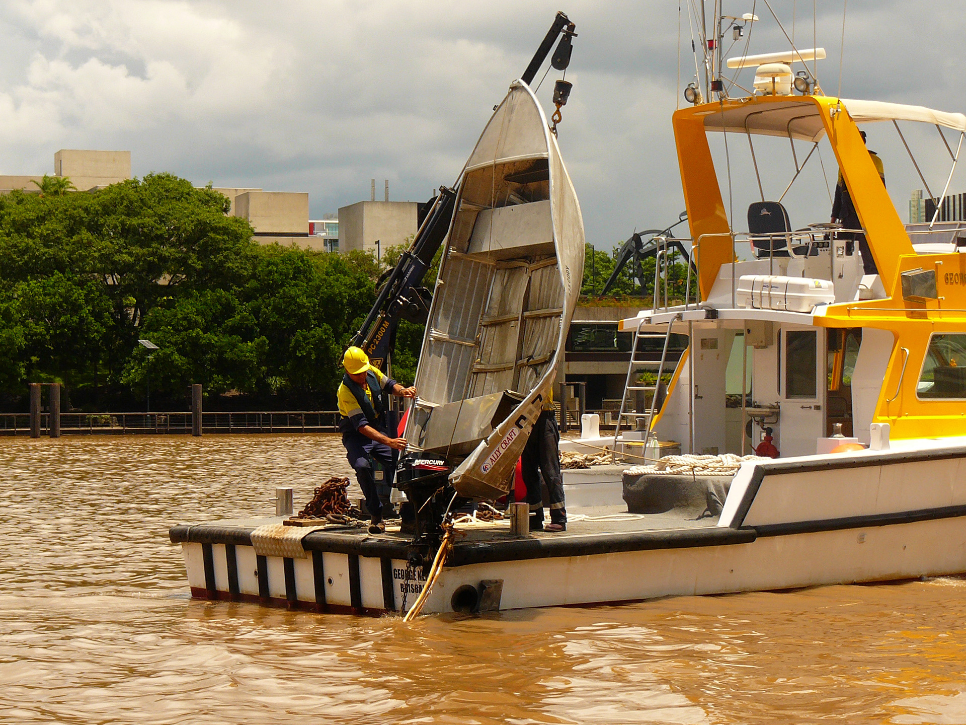Maritime Safety Queensland hauling damaged small vessel from the Brisbane River