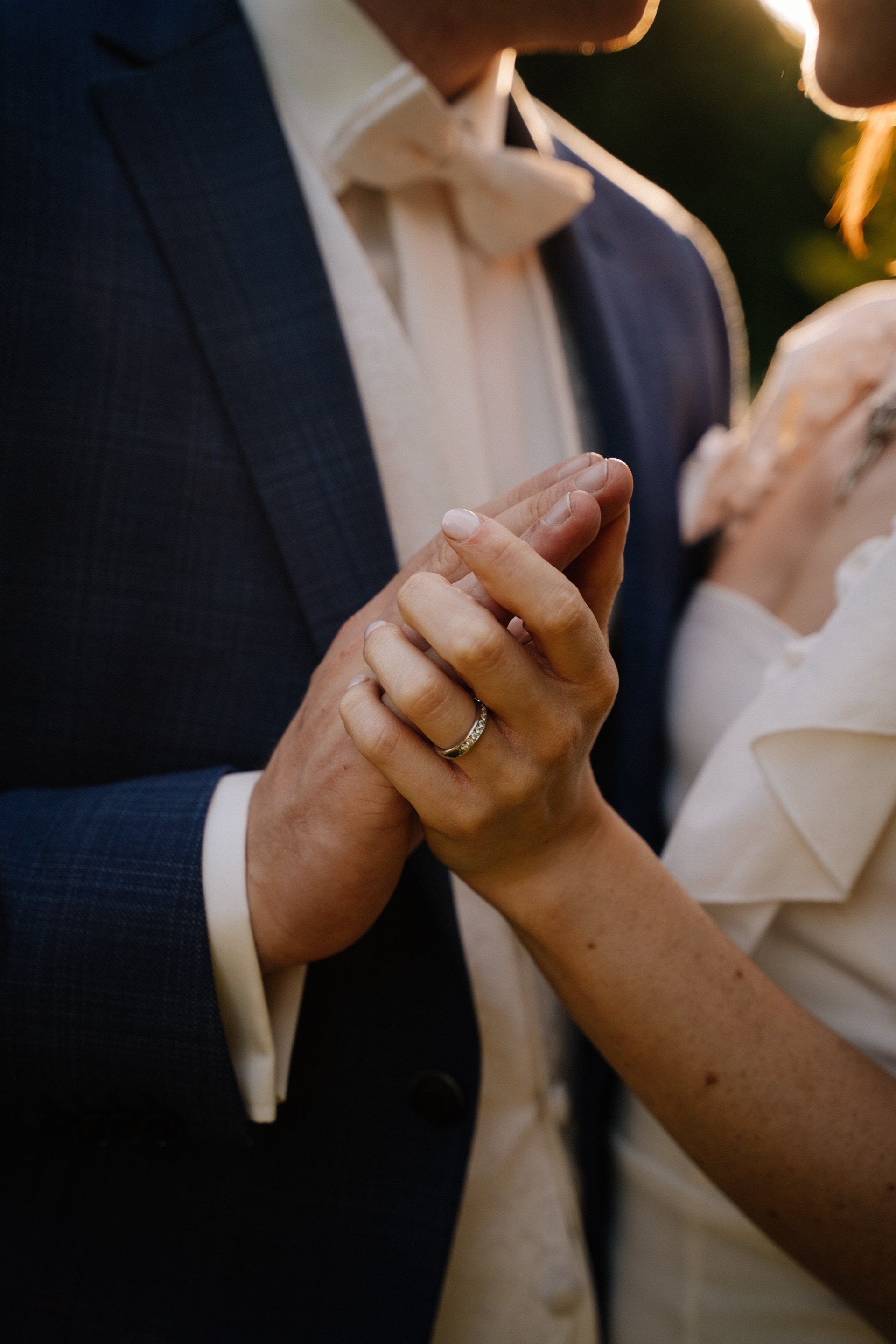 Hände eines Hochzeitspaars