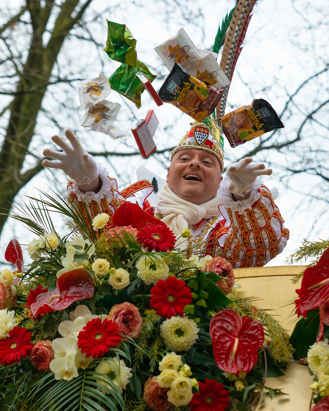 Prince Stefan I throwing treats on the Rose Monday procession