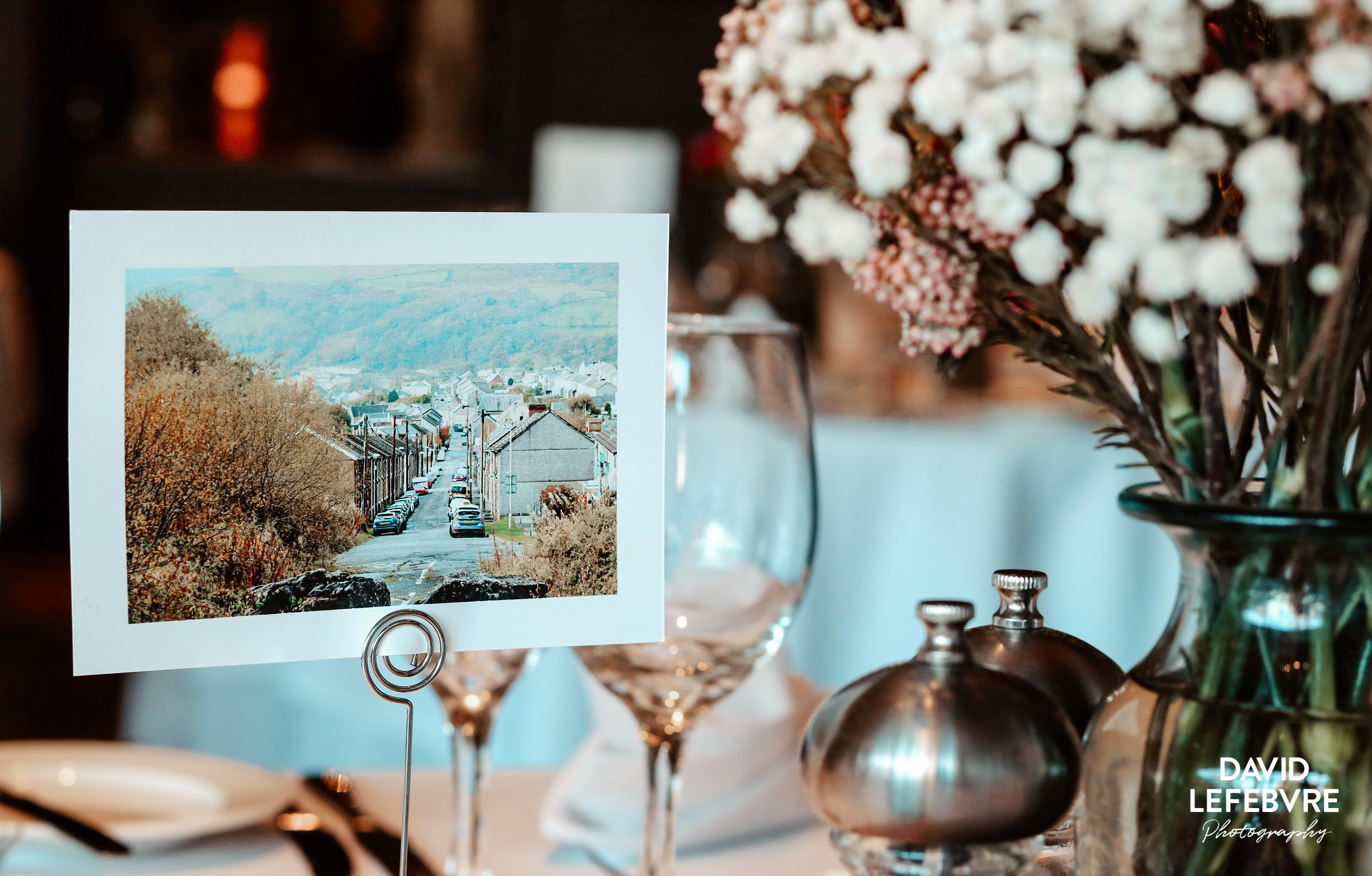 wedding table display picture with flowers