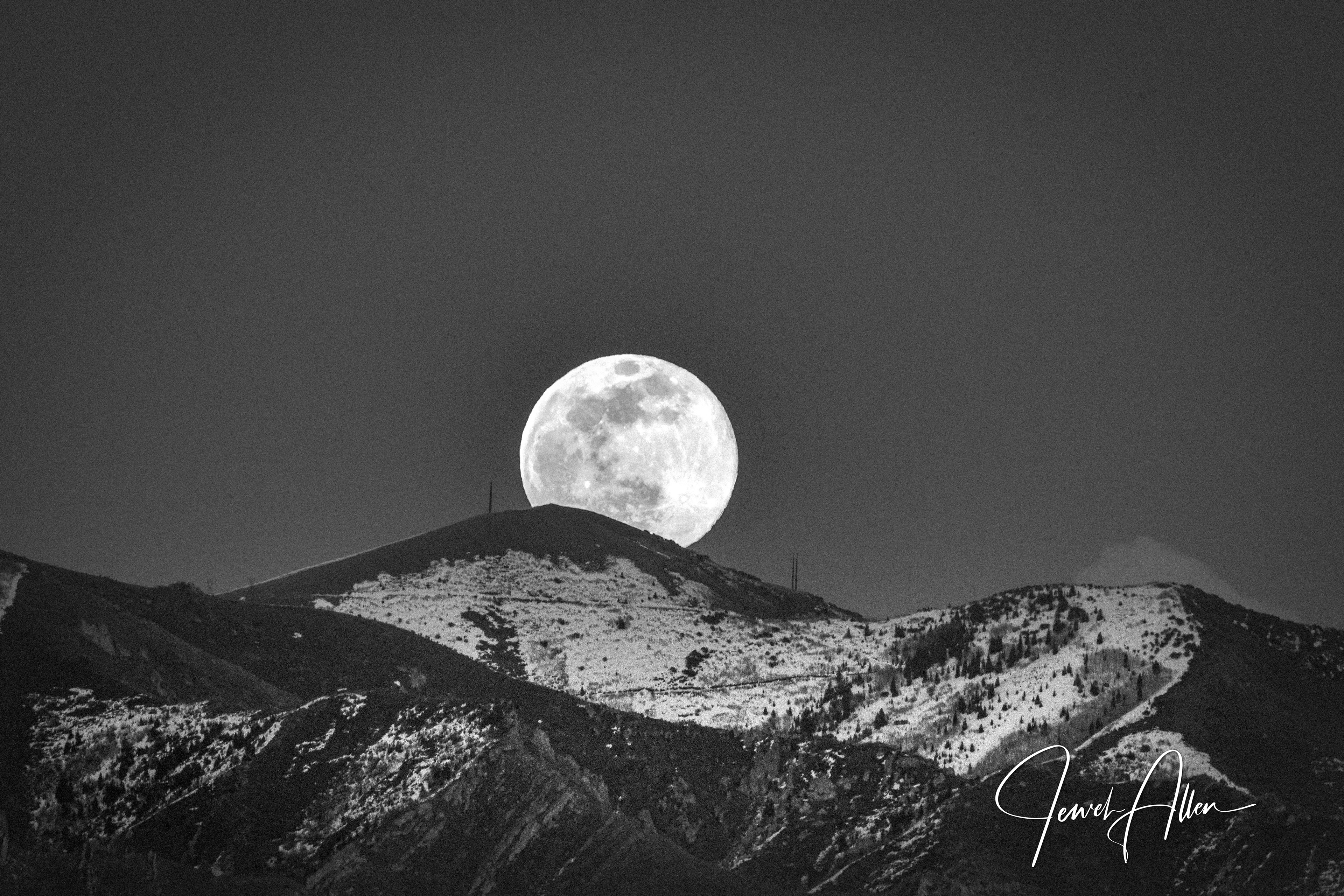 04.07.20 Super Moon over the Oquirrhs