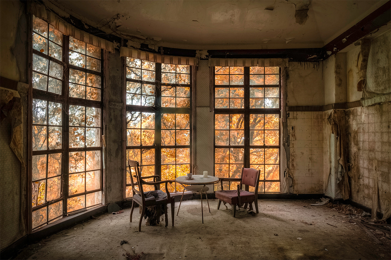 No Time For Tea, Hôtel abandonné, Japon