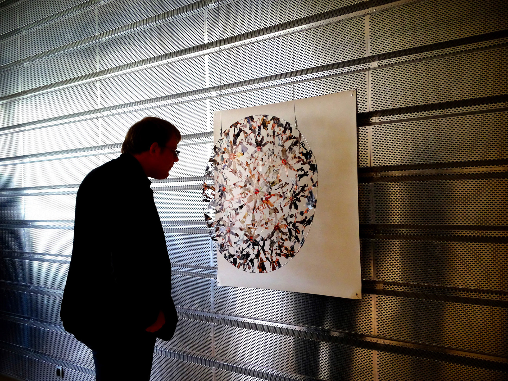 Maillon Femme, 2015, (papier, aluminium) Exposition Femmes, Art et Pouvoir, Maison des Sciences et de l’Homme, Dijon © Alexia Atmouni