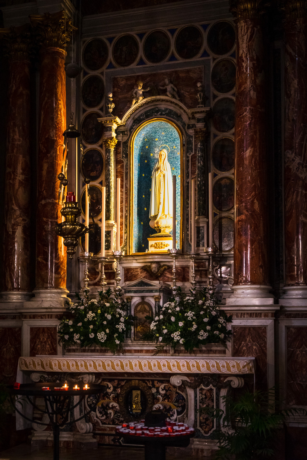 Many churches in Italy are very elaborately decorated inside.