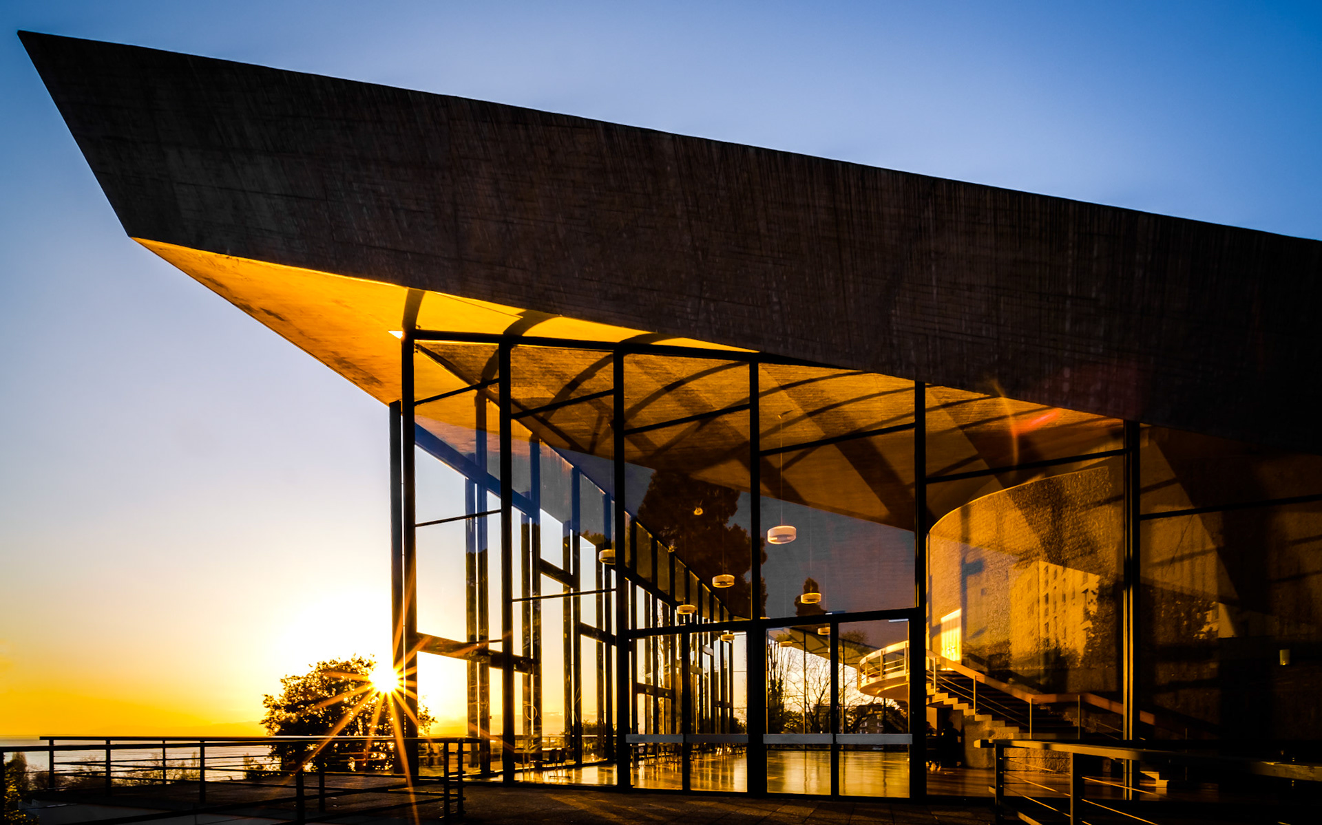Aula des Cedres, Jean Tschumi