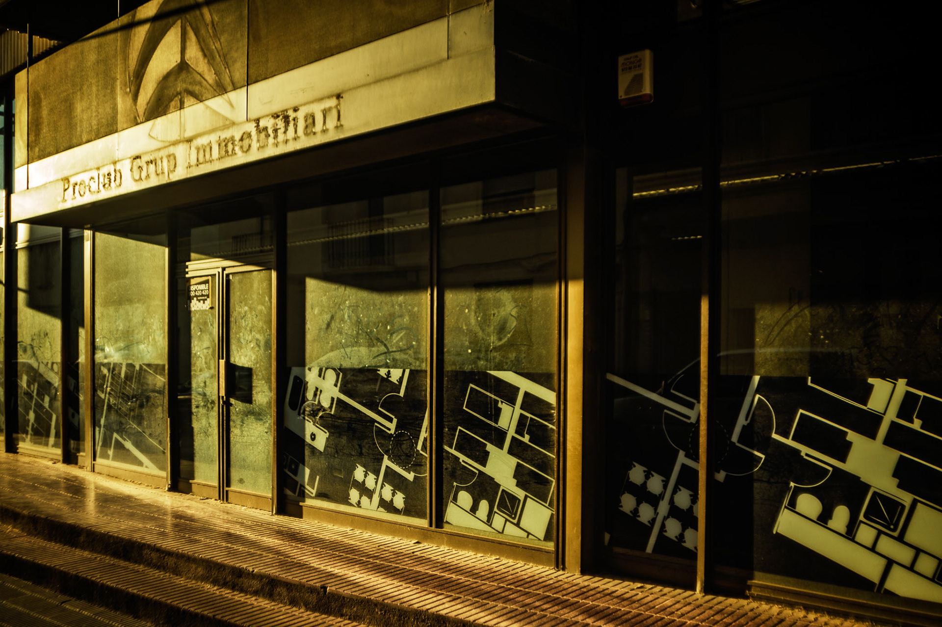 "Proclub Grup Immobiliari" Property Developer. Palamós, Girona, Catalunya. The burst of the bubble wiped out more than 200,000 companies related to the property market. Around 90% of the real estate agencies, almost 30% of the developers, and more than 40% of the constructors did not survive the crisis.