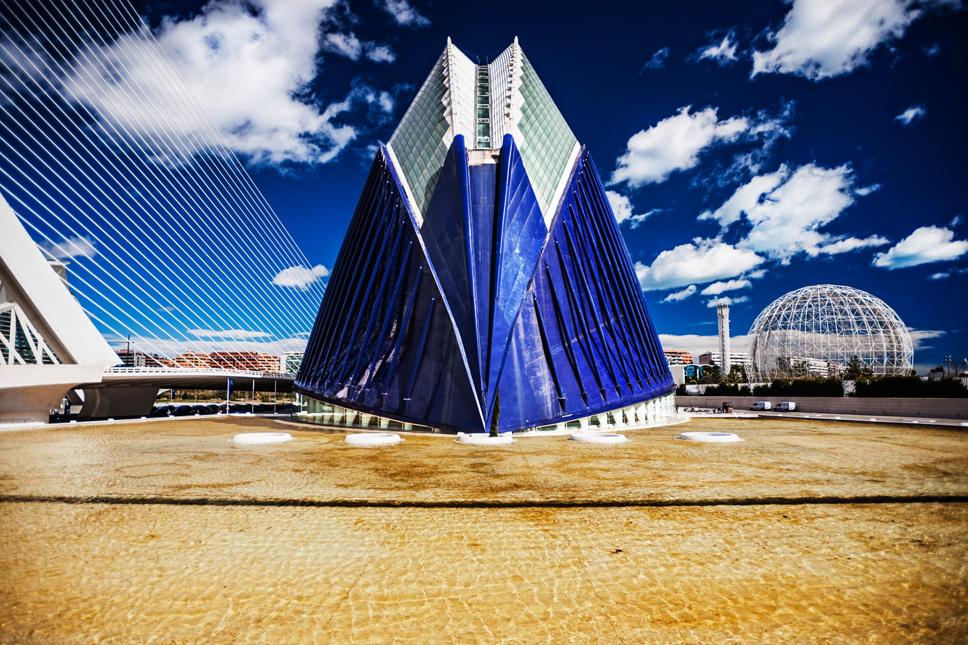 Multifunctional space ”L'Àgora”. València, Comunitat Valenciana. This building was officially inaugurated in 2009 despite that it was not completely finished. Its initial budget was €41 million, but the characteristic overrun of Santiago Calatrava's constructions boosted the final cost to €91 million. On top of that, it suffers from many construction flaws that require significant repair work. Since its opening, it has been strongly under-utilized, being eventless for more than 90% of the time.