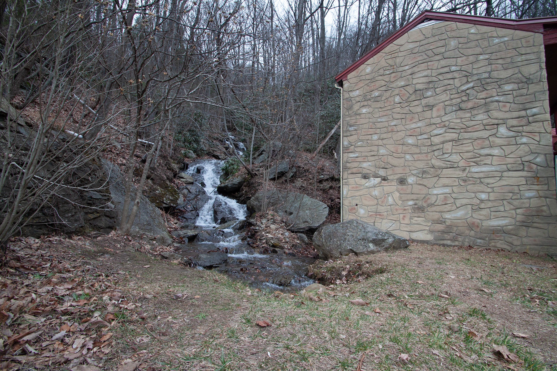 Abandoned Falls on 52 Canaa VA