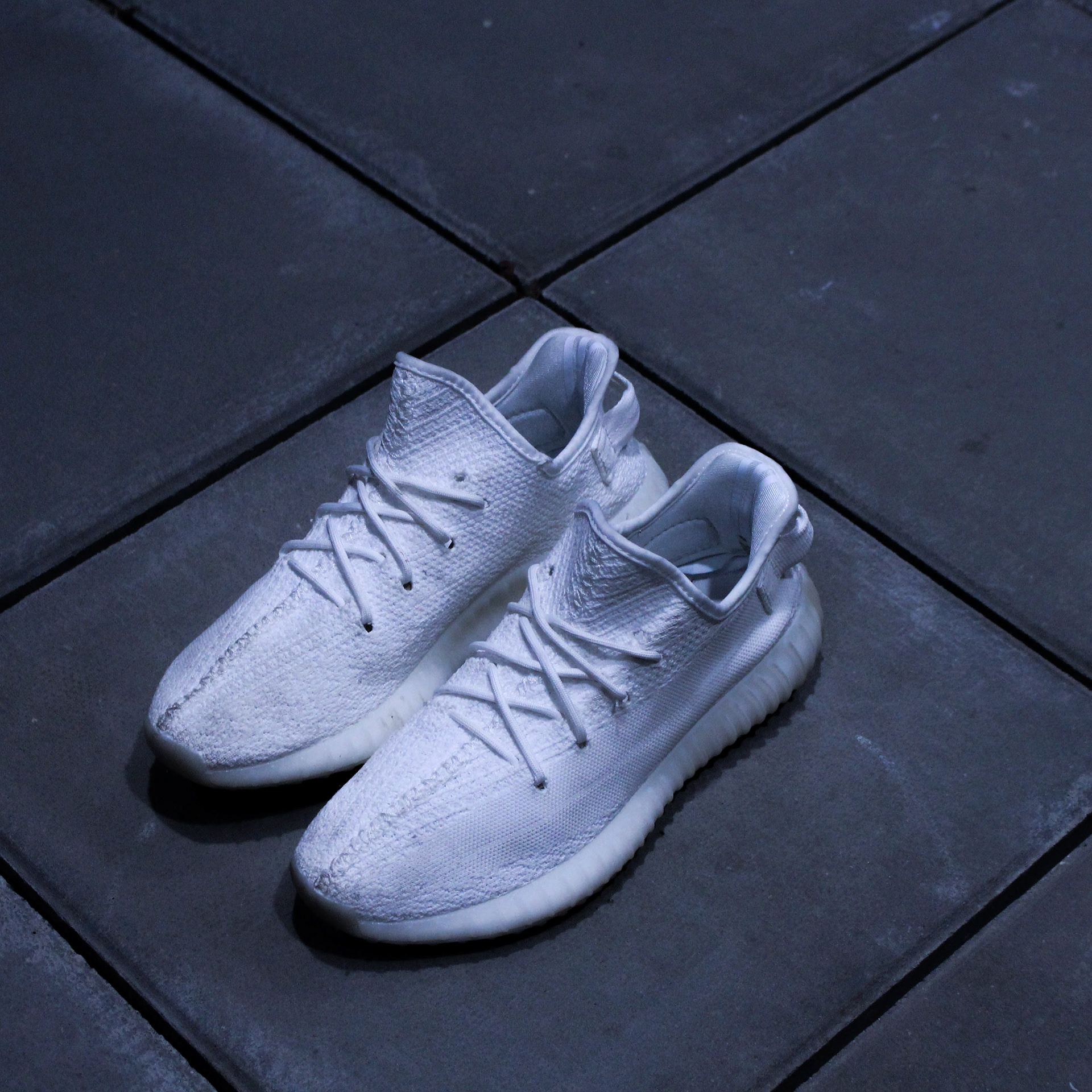 dirty white yeezys