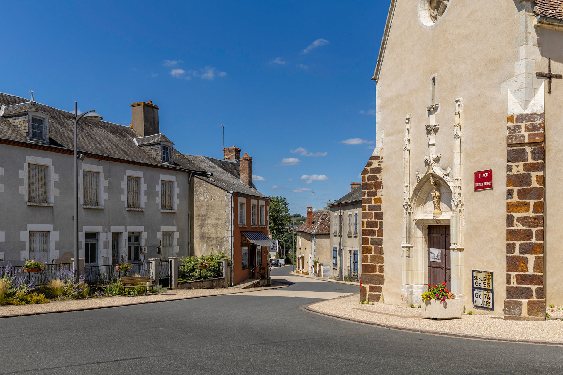 Place de l'église au Noyer