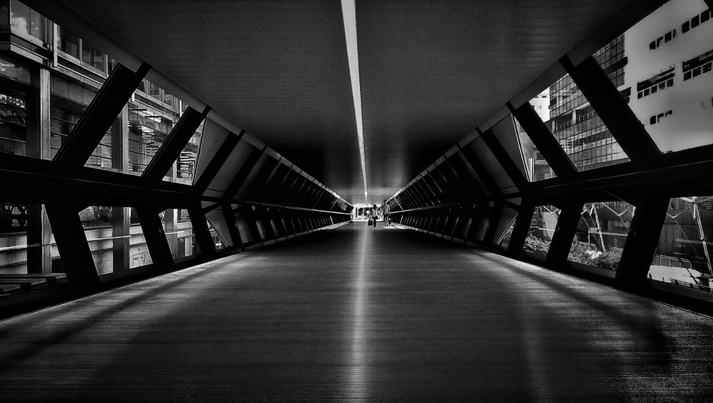 Leading lines in Canary Wharf Tunnel