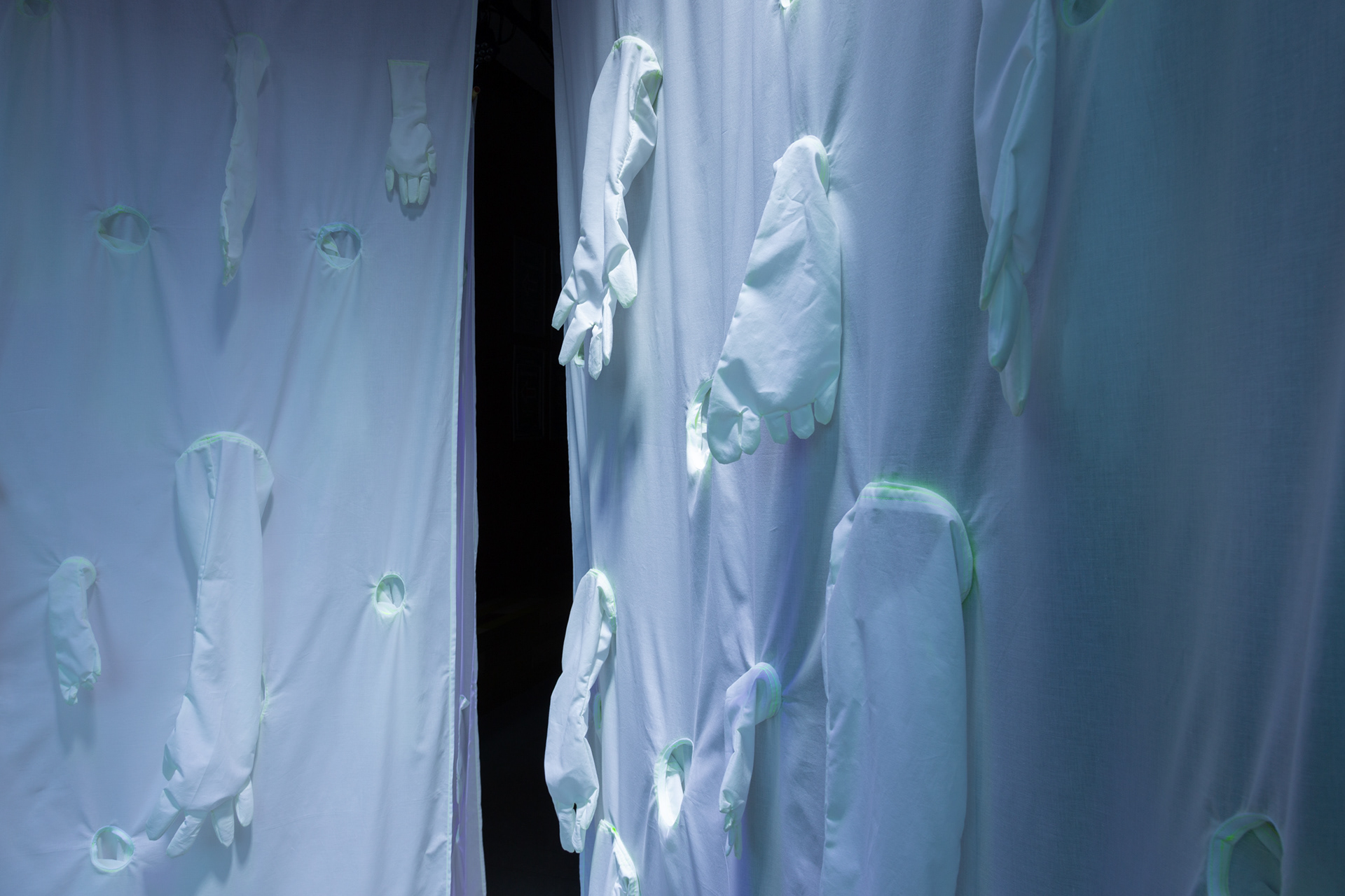 Monika Balu - HUGLOVES, textile work