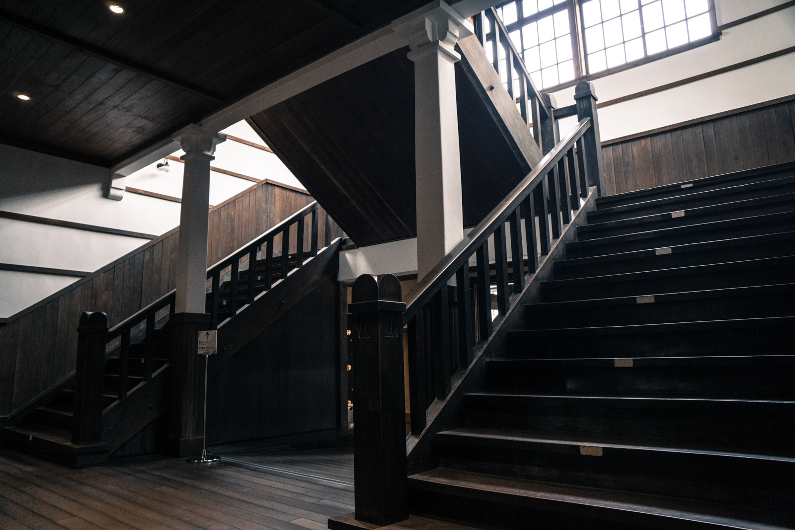 明倫学舎 階段2