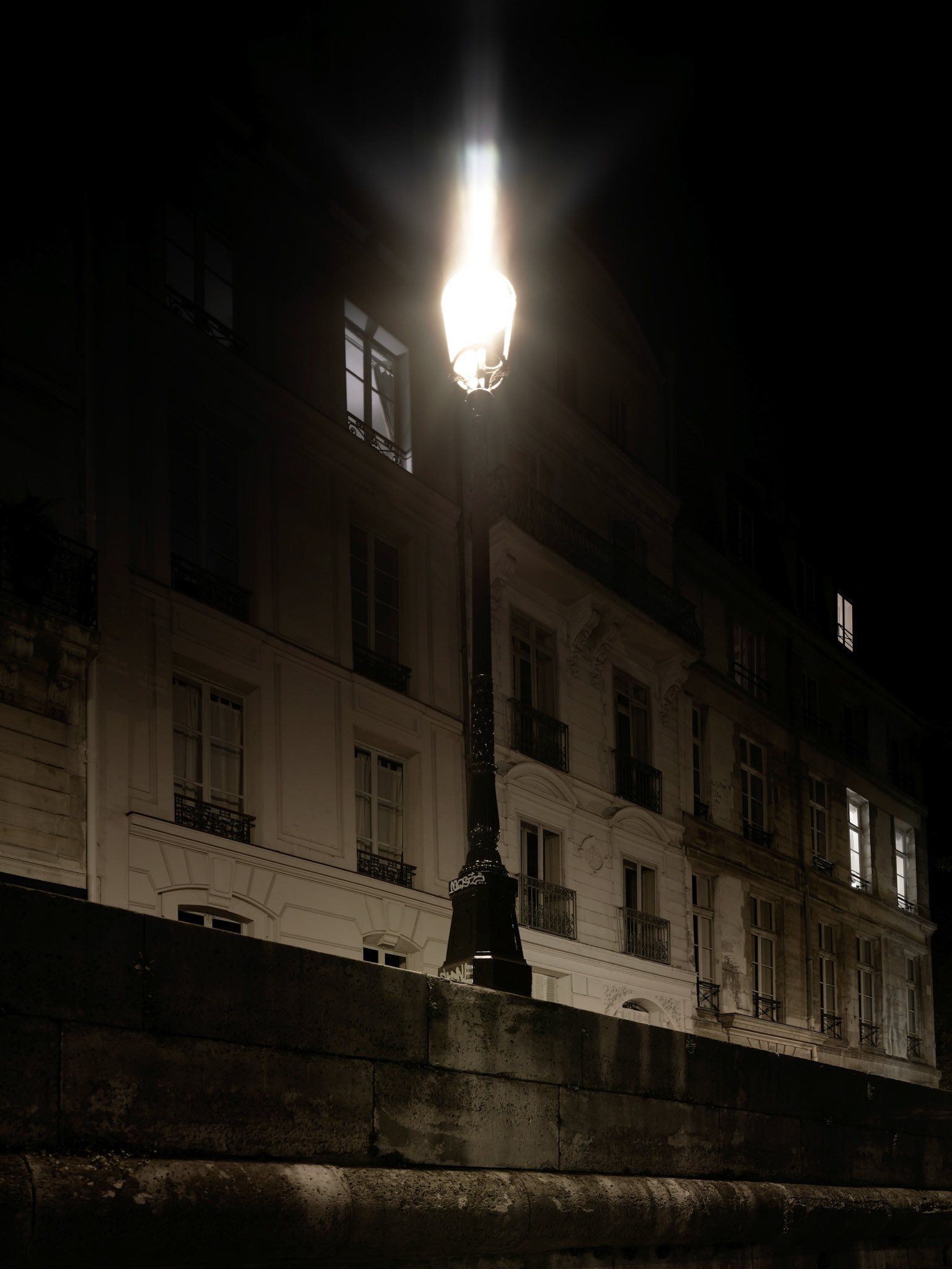 Style: "nuit paris"