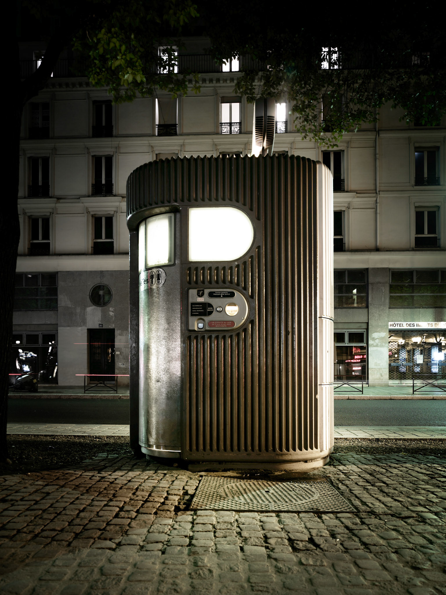 Style: "nuit paris"