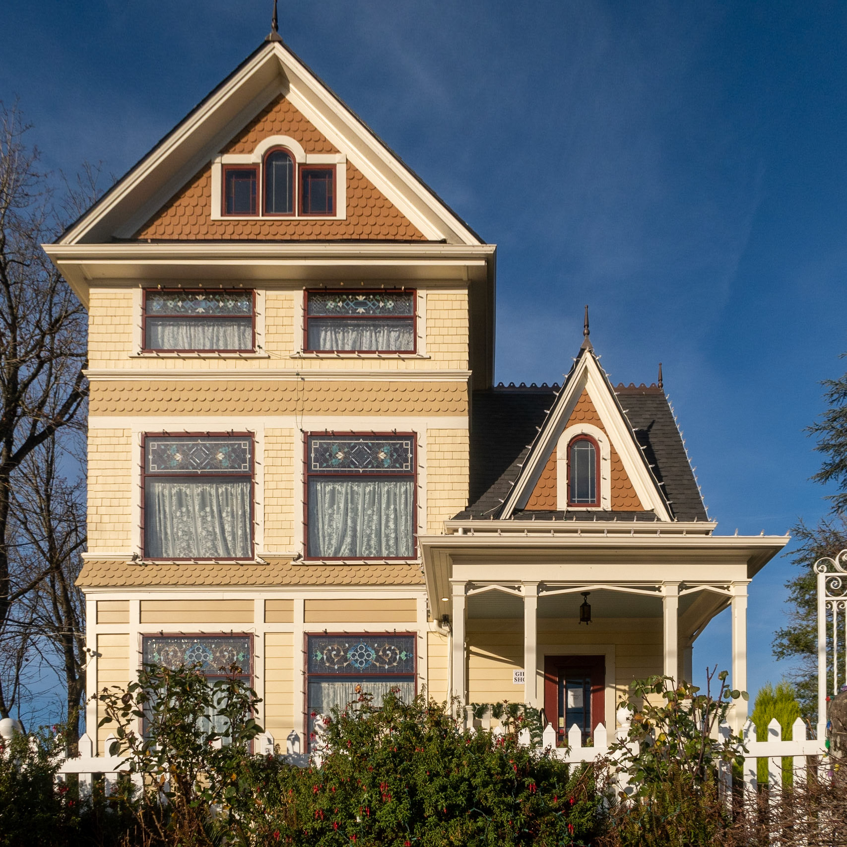 Ref: https://en.wikipedia.org/wiki/John_Palmer_House_(Portland,_Oregon)