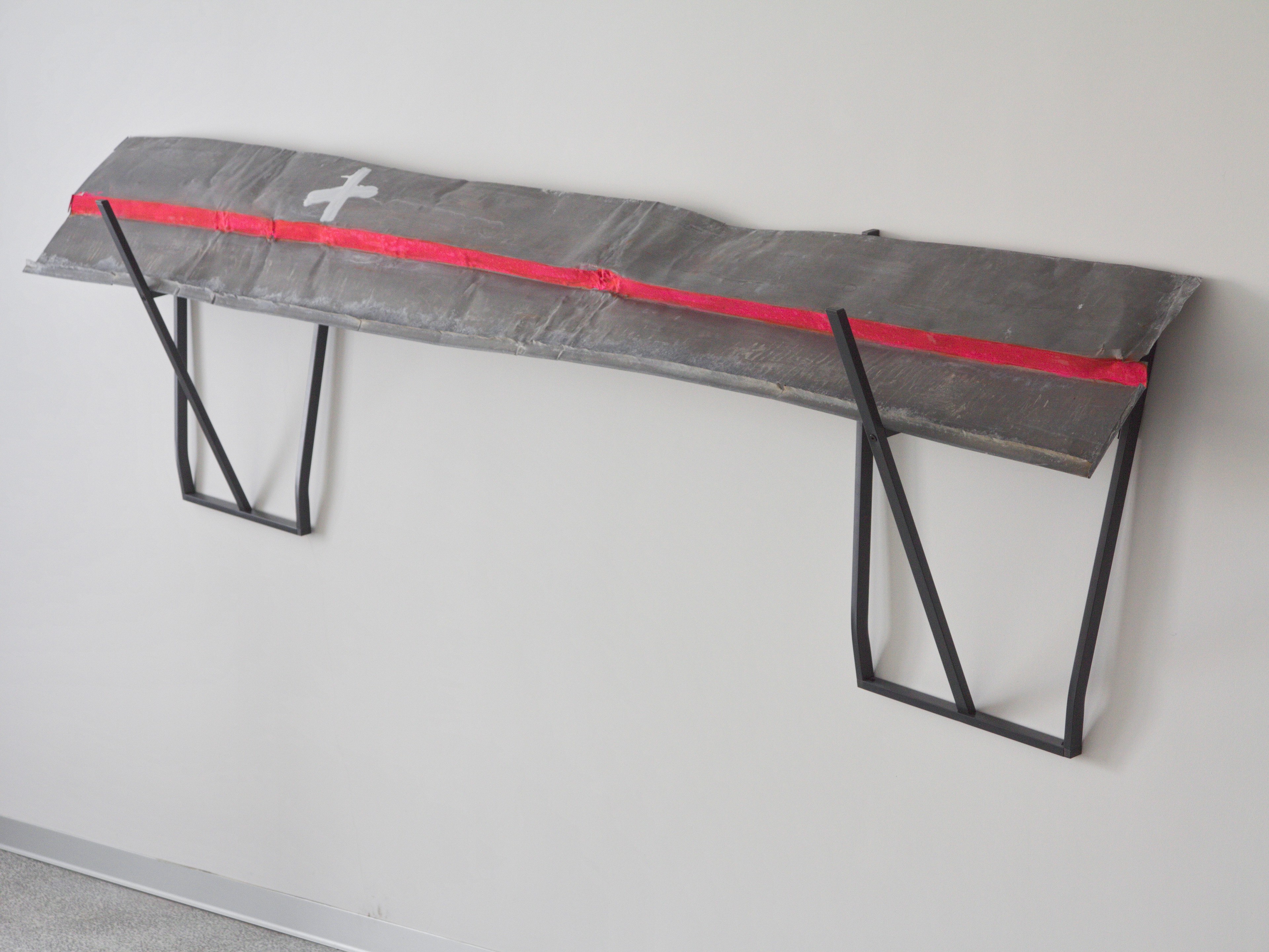 THE RED LINE 2014 - zink, paint, steel