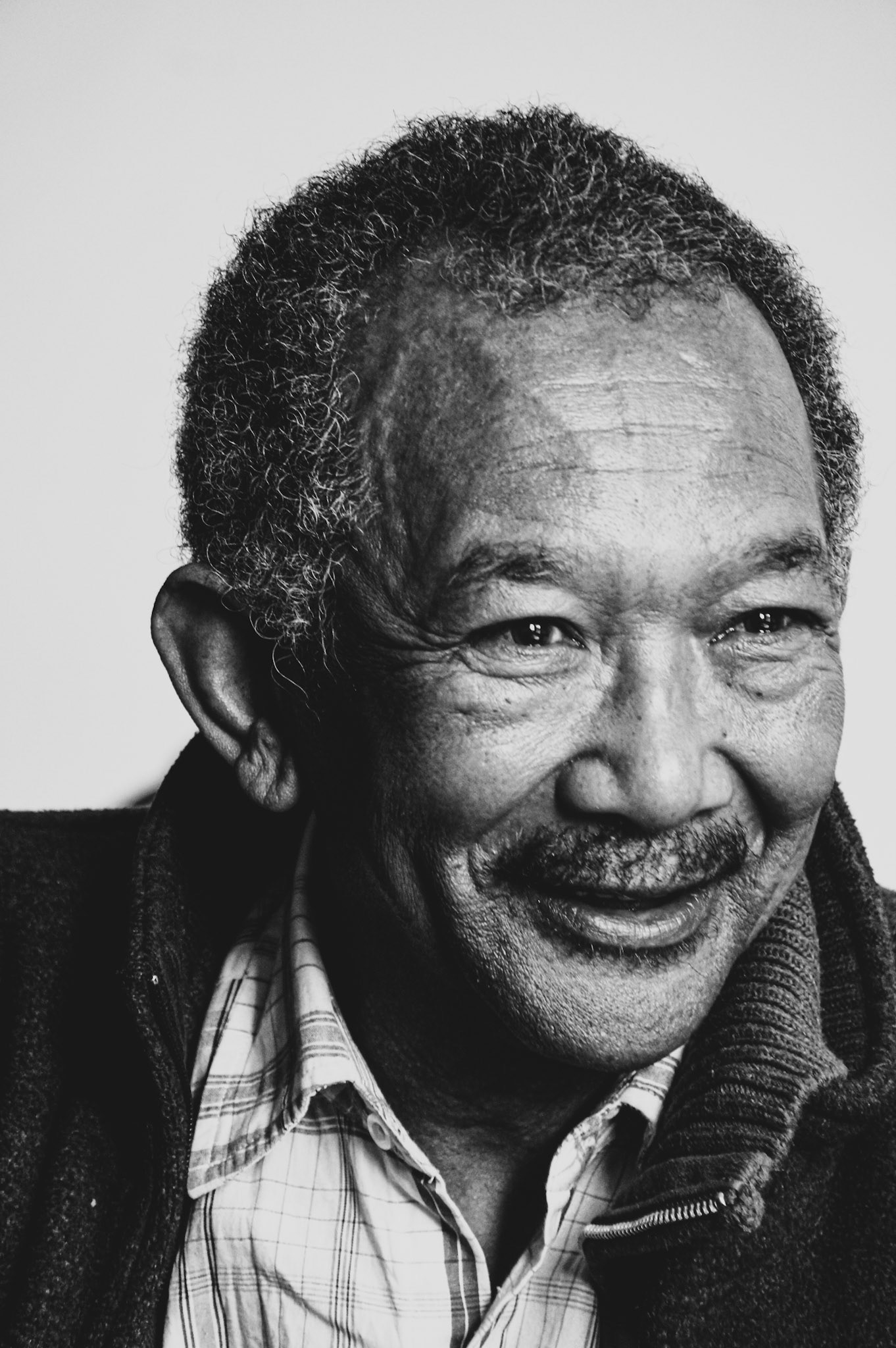 143mm 1/100 f/6.3 ISO 1600