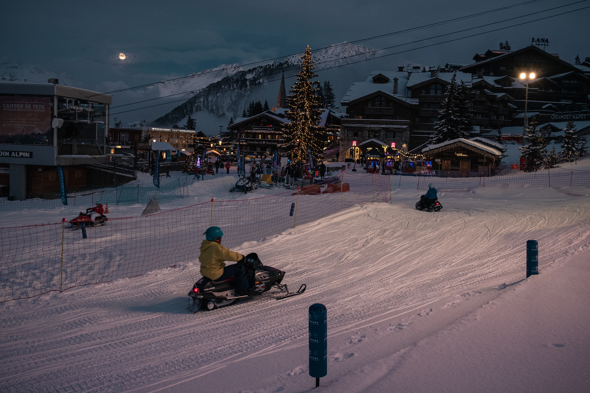Pour compenser l'absence de ski alpin, d'autres activités plus originales sont proposées, et ont même cette année investi le front de neige de la Croisette.