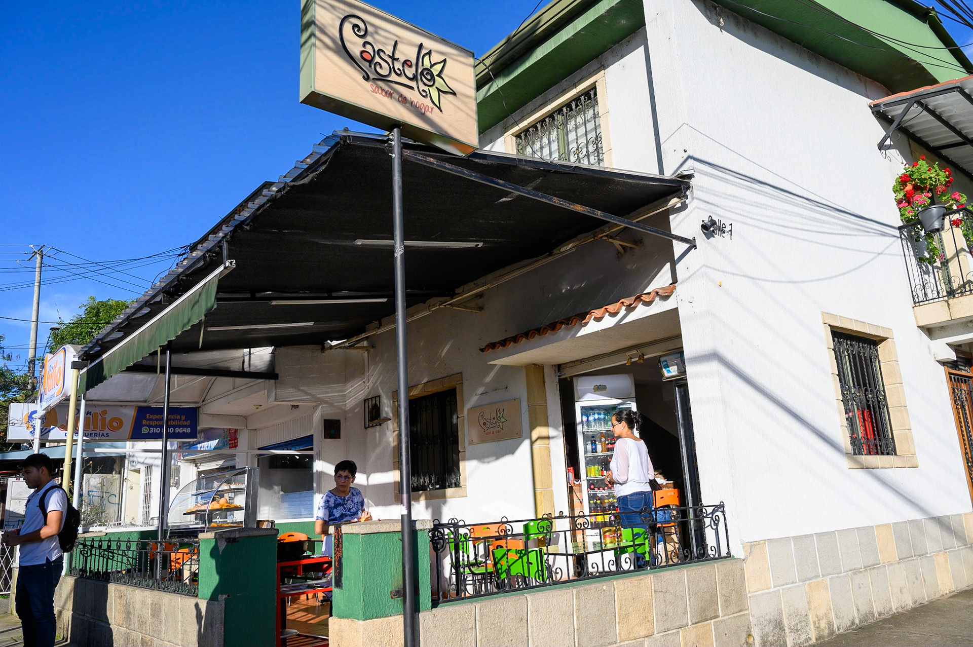 Almasse nous a attendu dans ce café - Elle n'a pas voulu monter sur le sommet de Popayan