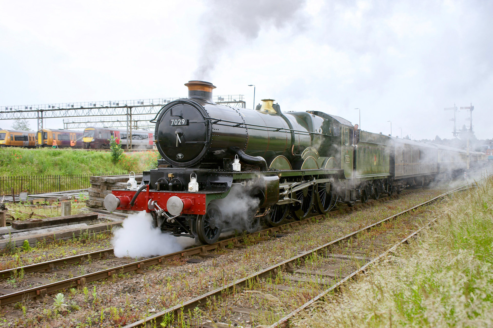 Clun Castle leaves Tyesley