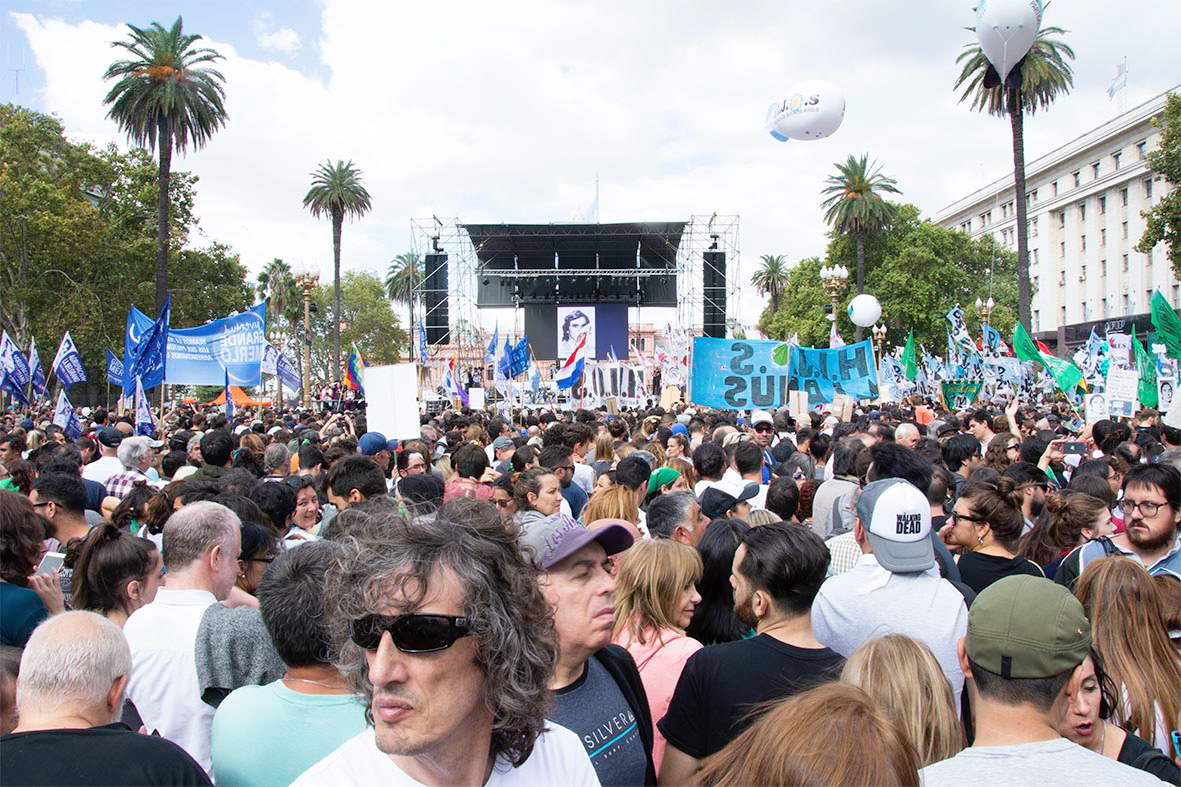 Miles de personas participaron del acto a 43 años del golpe militar. 24/03/2019, Plaza de mayo, Buenos Aires, Argentina. Foto: Luciano Cericchio/ Argra Escuela