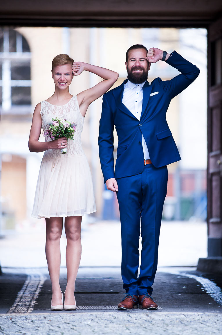 Witzige, natürliche und persönliche Portraits des Hochzeitspaare