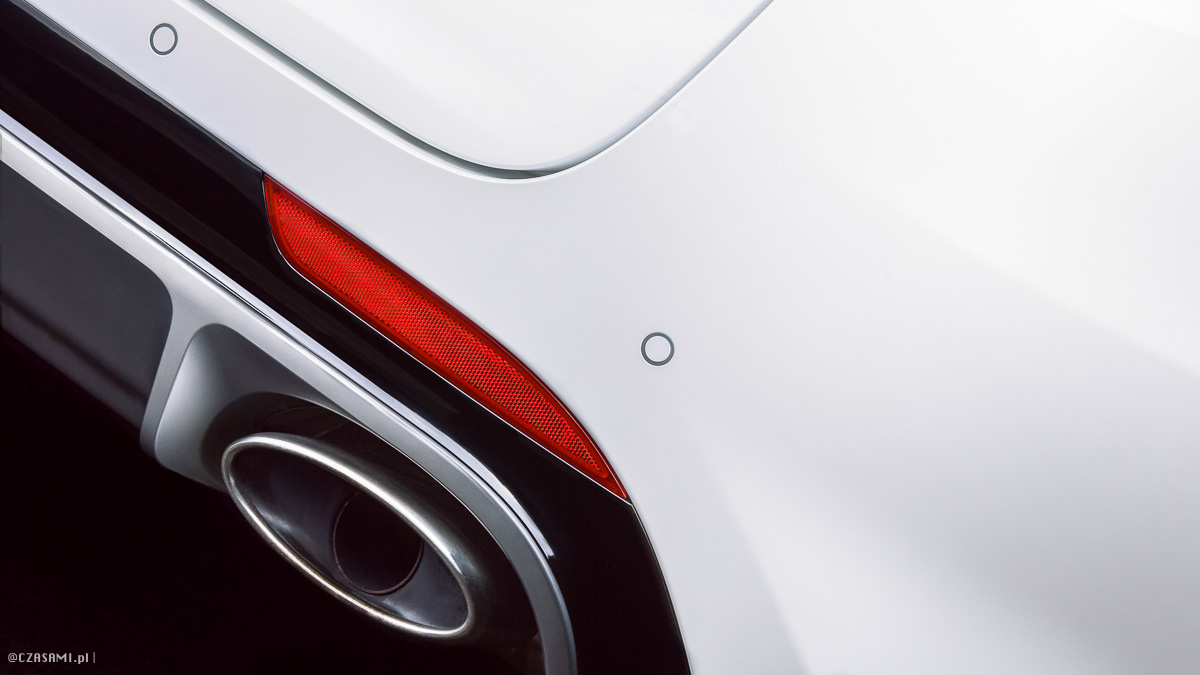 Dyfuzor i końcówka układu wydechowego. Kia Optima GT. Fotografia motoryzacyjna CZASAMI.pl