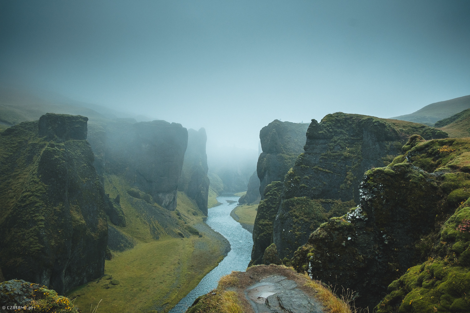 Fjaðrárgljúfur Canyon na Islandii. Fotografia CZASAMI.pl