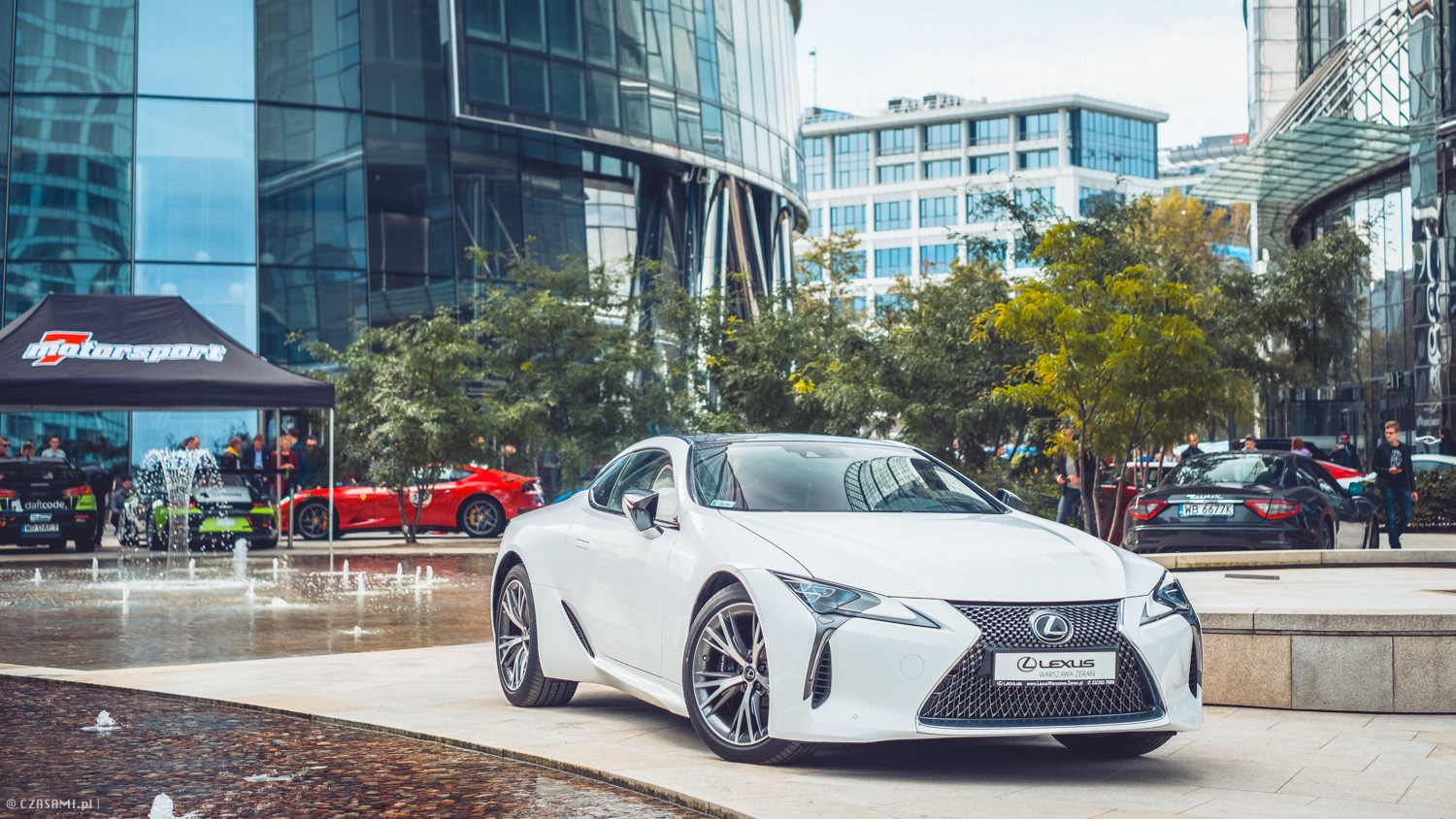 lexus lc500 kawa i samochody plac europejski. fotografia motoryzacyjna CZASAMI.pl. Warszawa