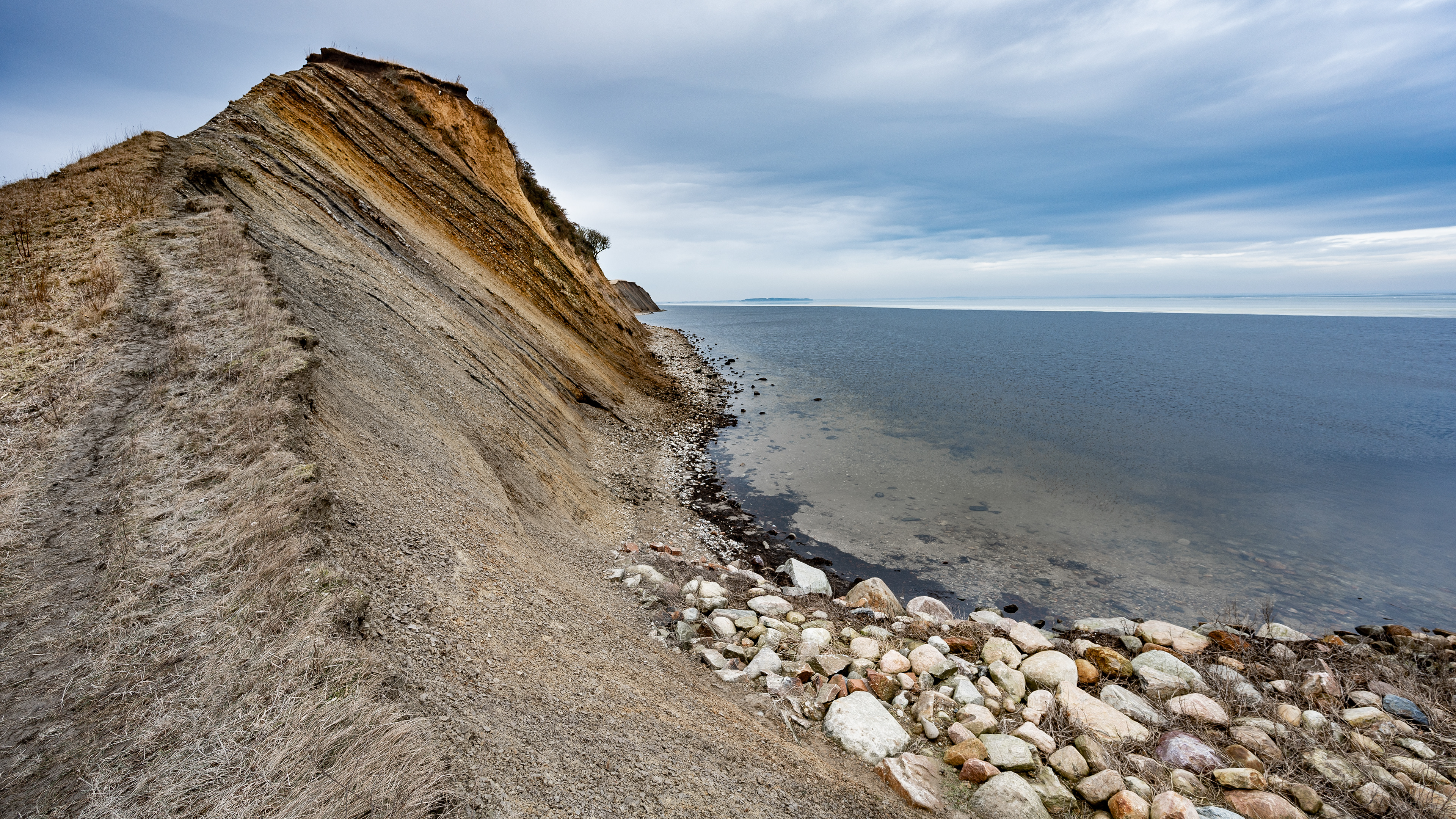 Ejerslev Havn og Den Blå Lagune er altid et besøg værd. Havnen er hjemsted for en række lokale fiskere, der herfra sejler ud efter bl.a. sild, ål og hummere.