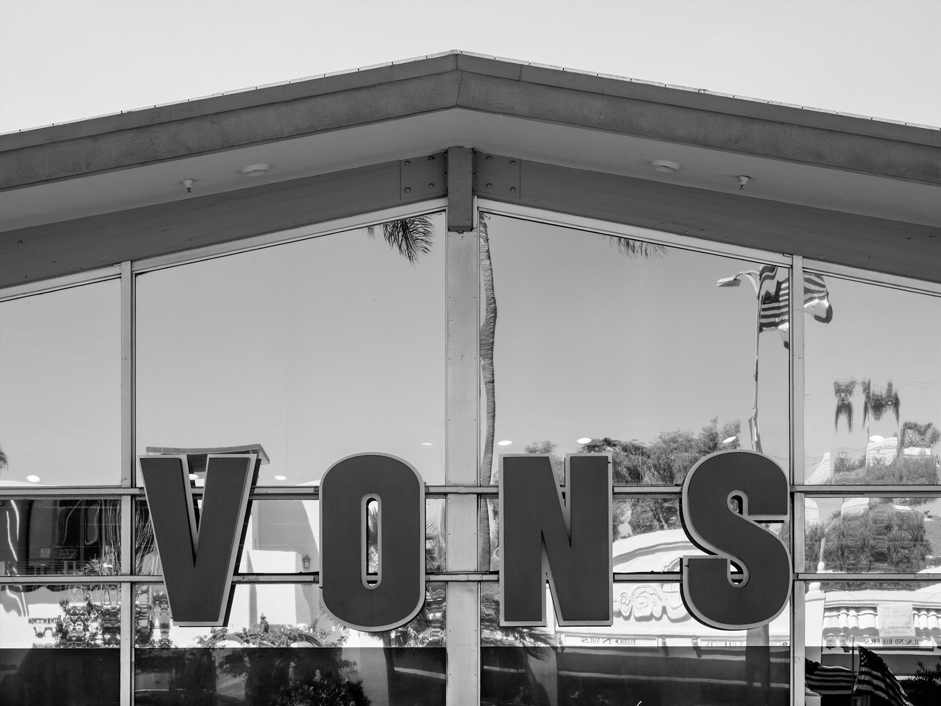 Vons Window, Orange Ave, Coronado, 2016
