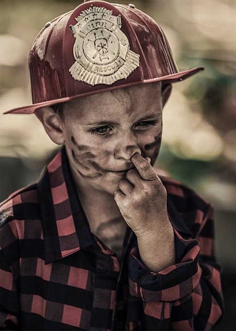 Portret dziecko strażak. Sesja zdjęciowa Warszawa
