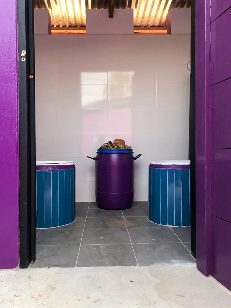| compost toilet cubicle |
