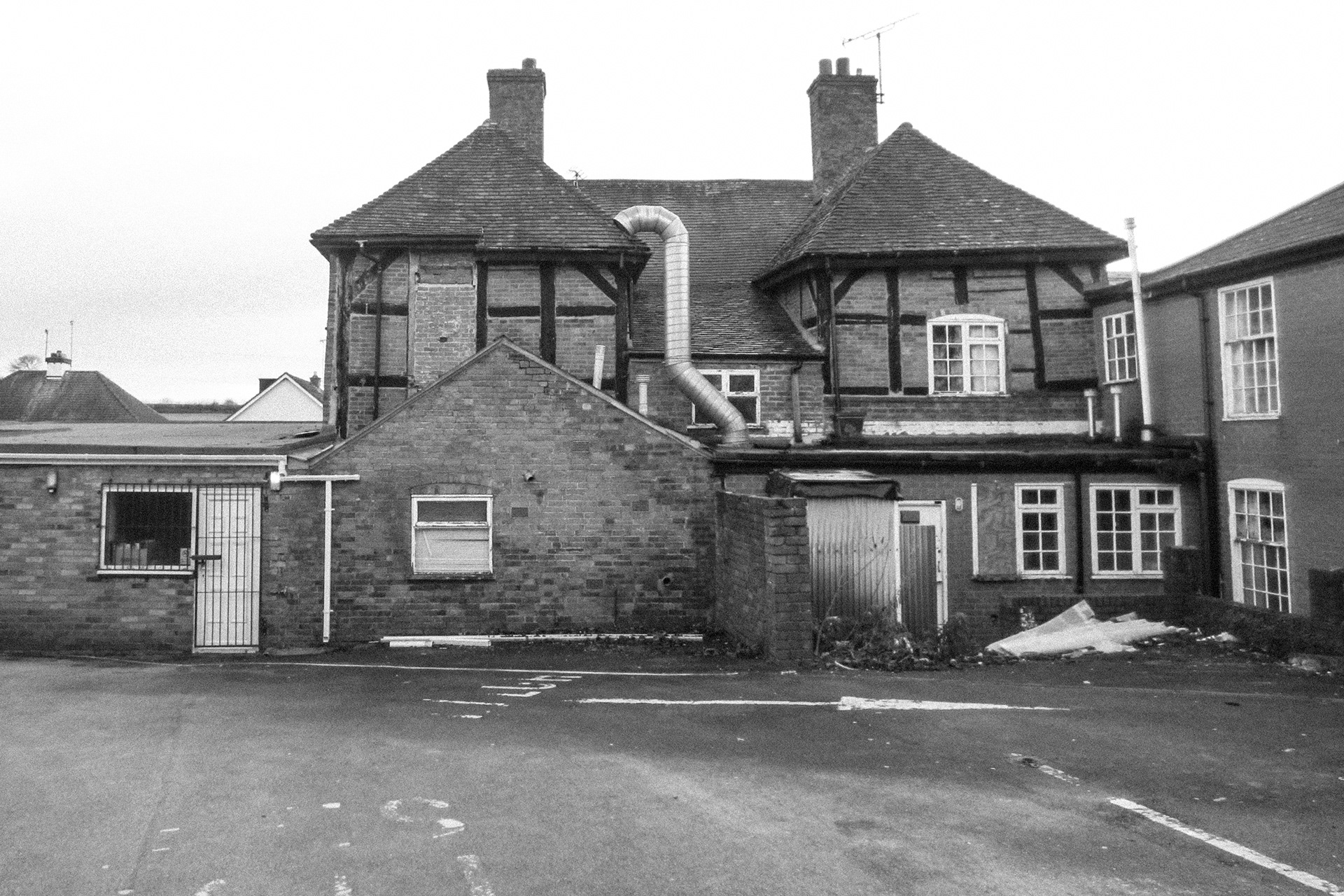 | dilapidated rear elevation |