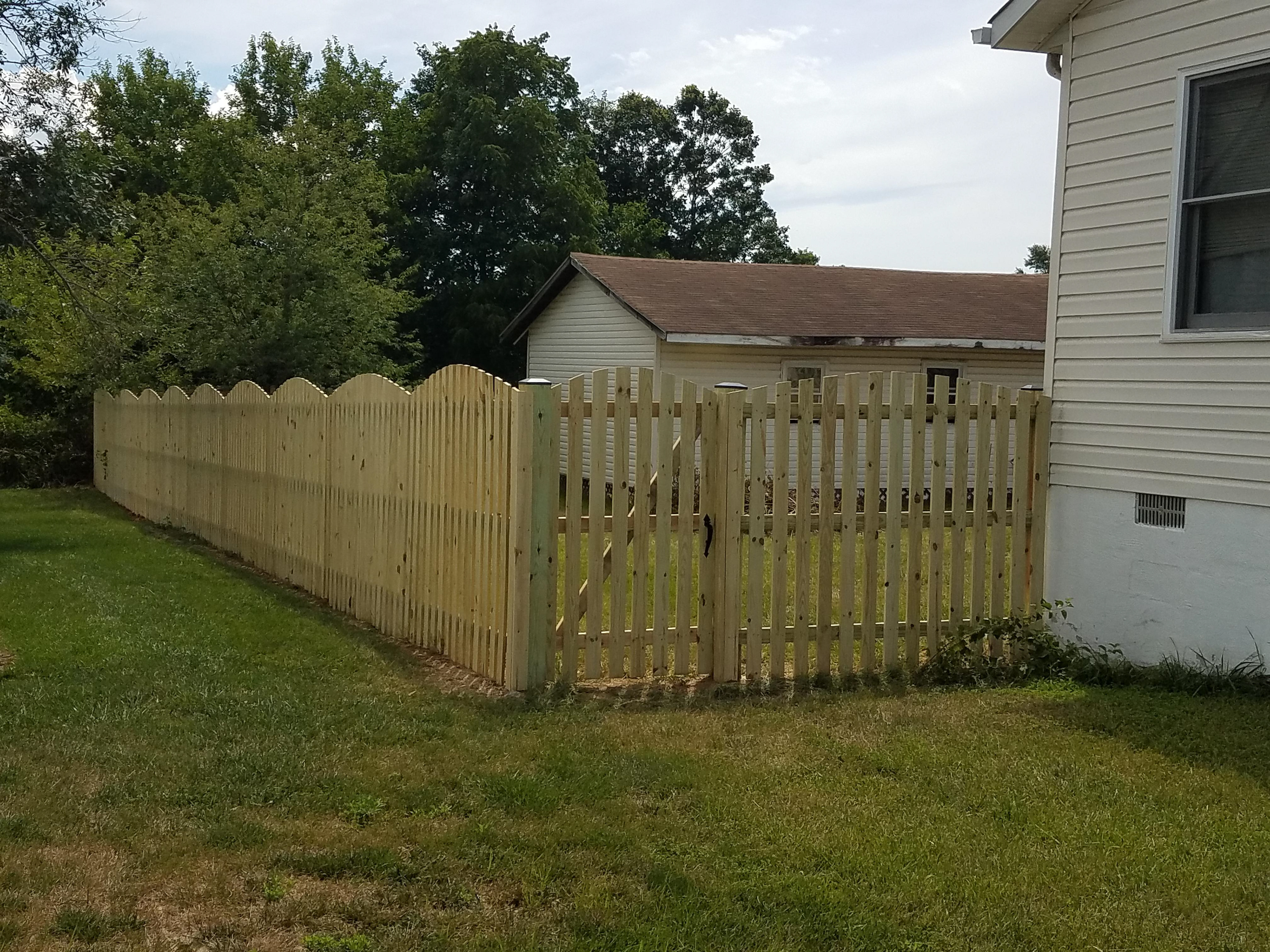 MetroGreen Fences, Decks, Porches & Remodeling - 6&rsquo; Scalloped Picket Fence