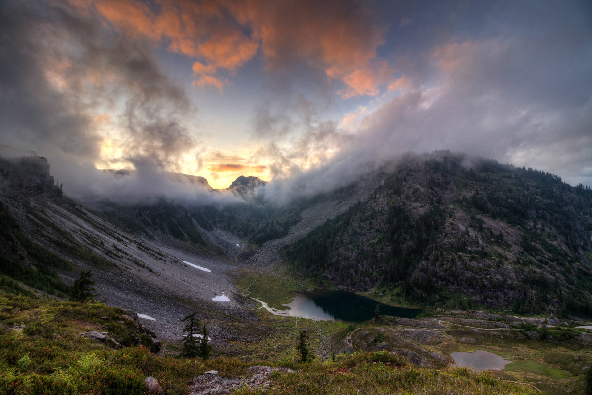 Sunset over Table Mountain and the Bagley Lakes basin at Artist Point, Mount Baker-Snoqualmie National Forest, Washington
