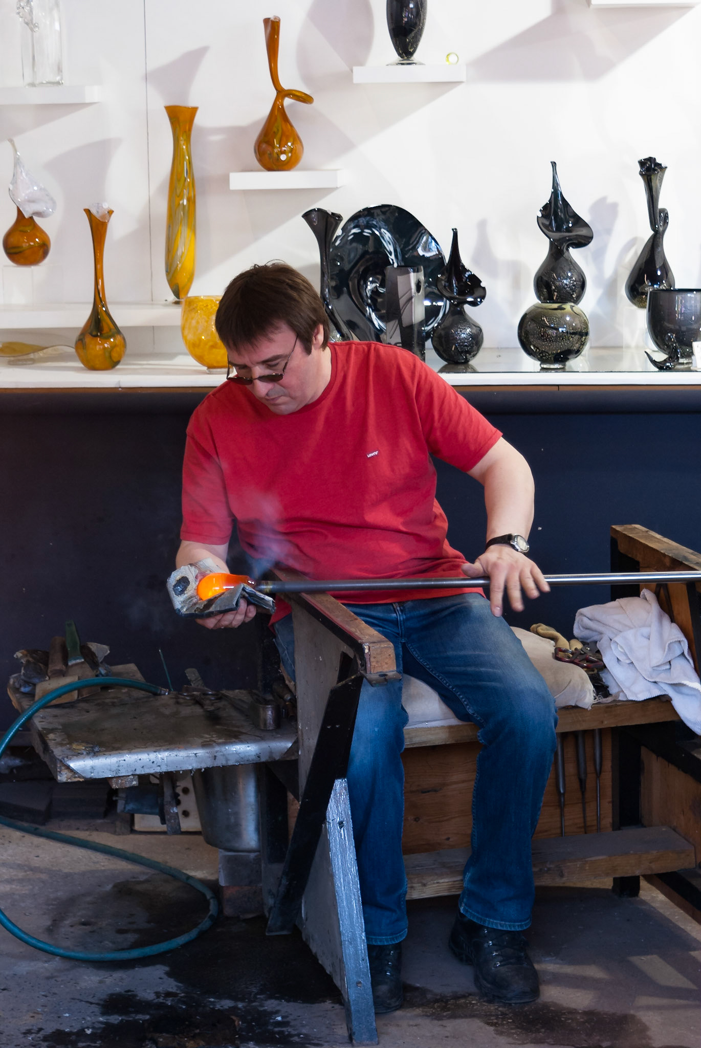 The art of fashioning ready to blow the glass