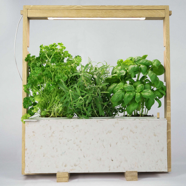 Hvid plantekasse lavet af virksomheden Nordic Grow