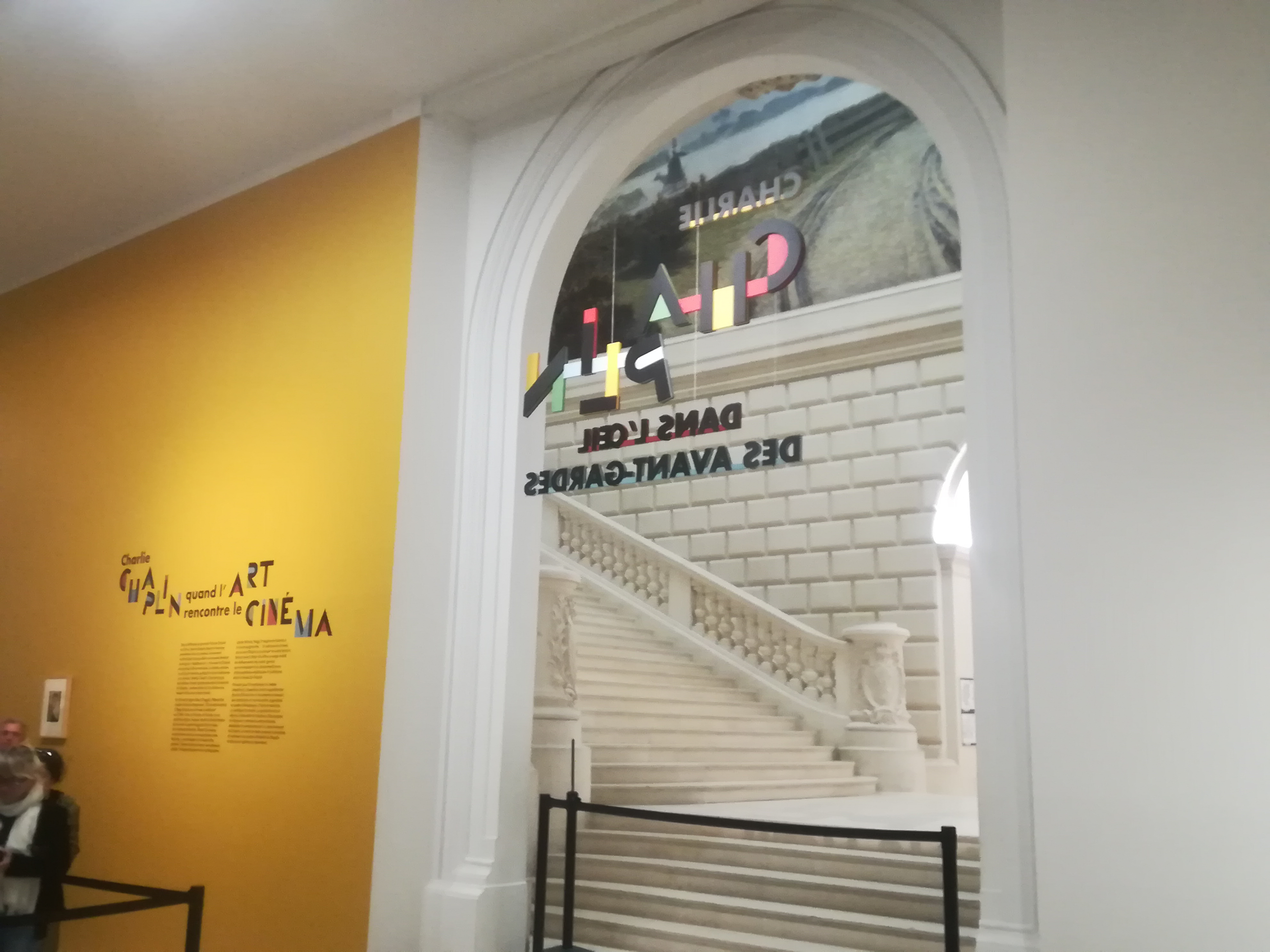 Adhésif wallrap + lettres découpées suspendues - Musée des Beaux Arts de Nantes
