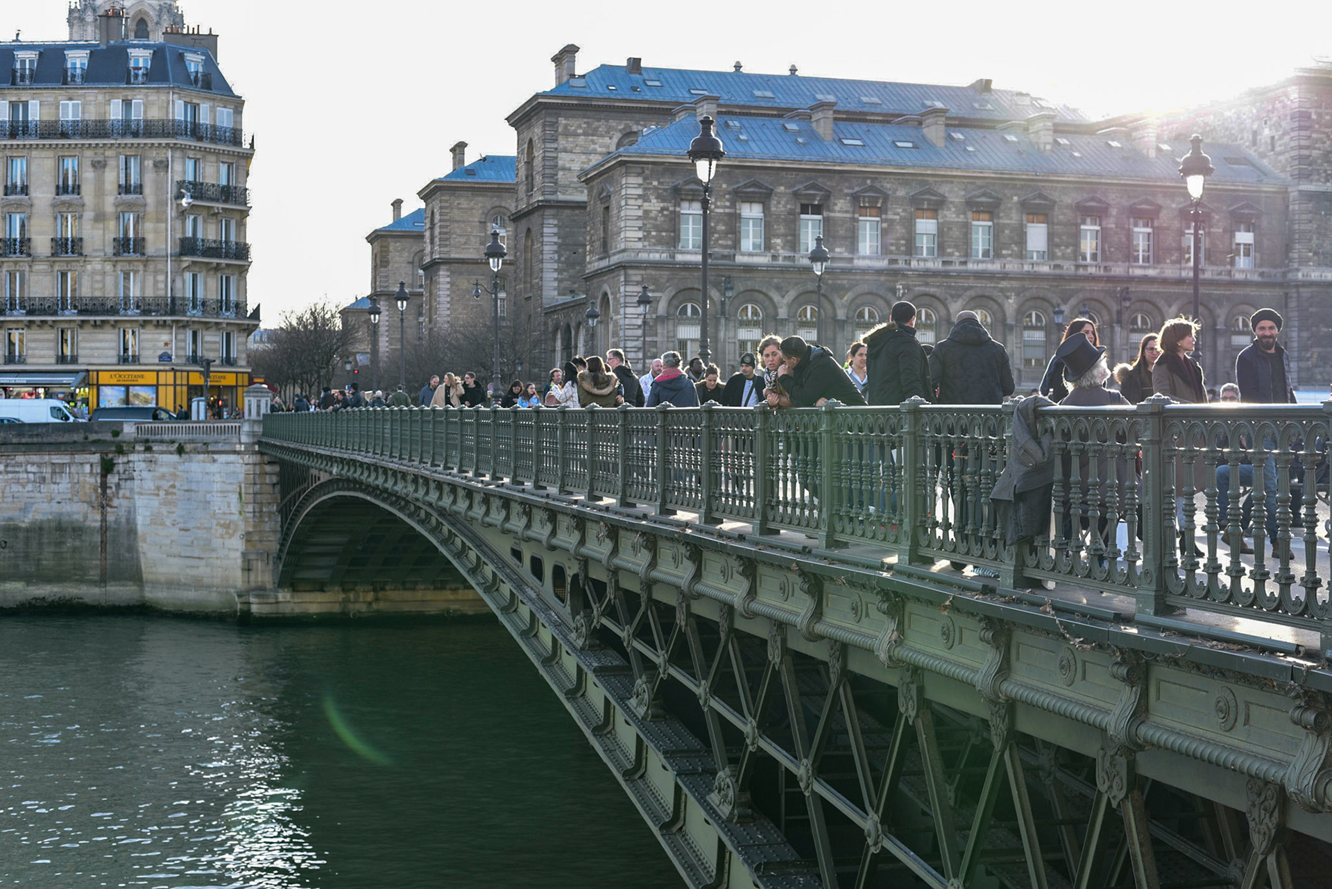 Premier Soleil sur l'ïle de la cité