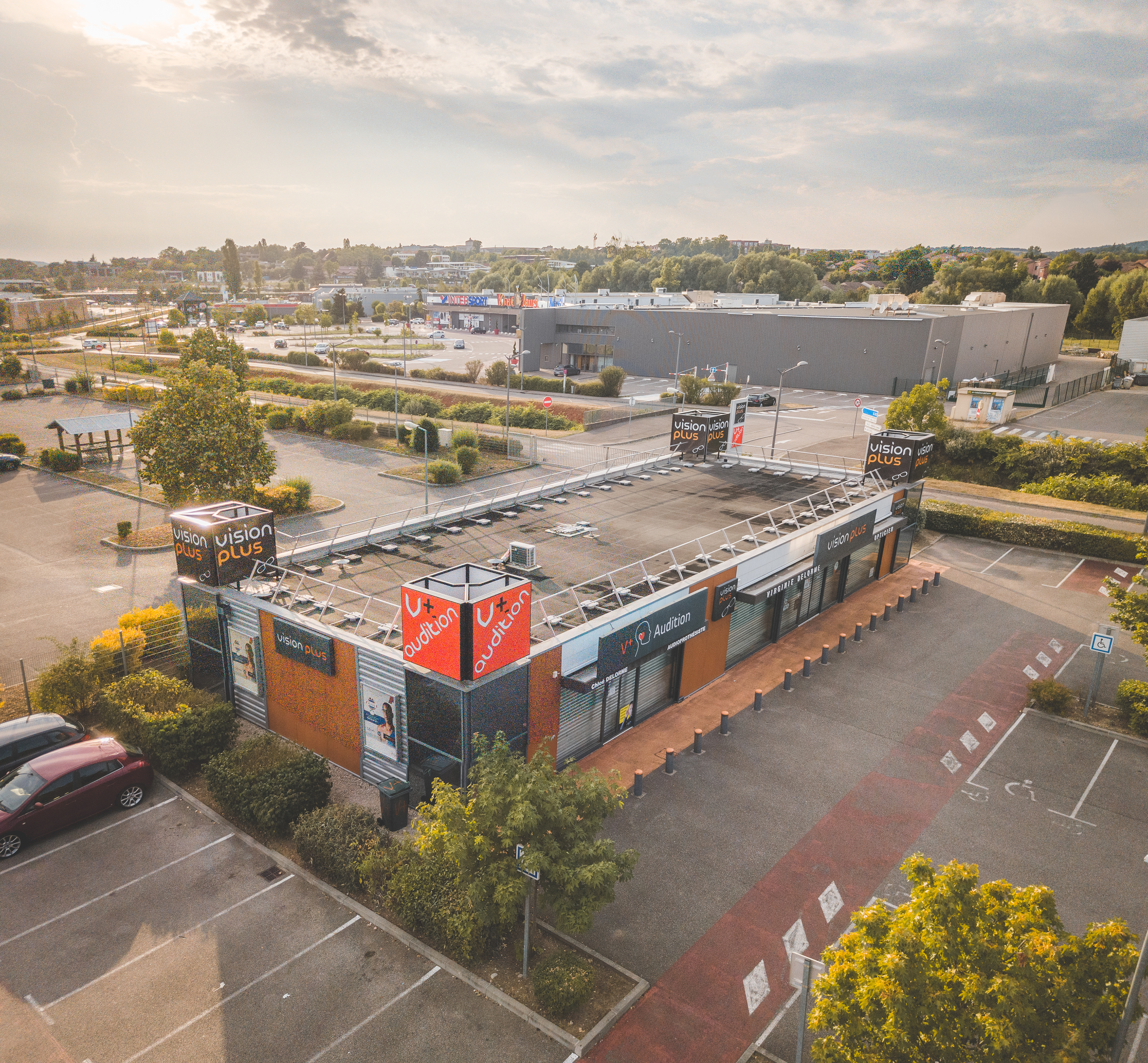 Centre Commercial l'Isle d'Abeau, Les Sayes
