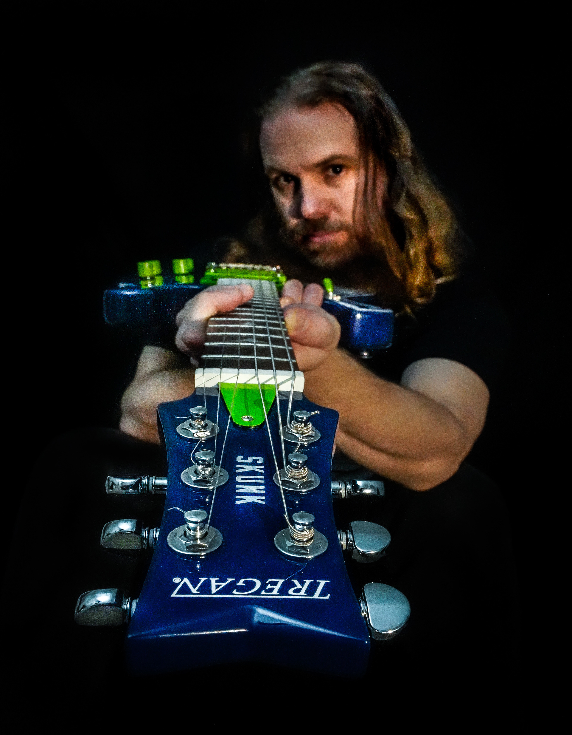 Skunk Manhattan, promotional photoshoot with Tregan guitar sponsor (Copyright: Kail Rose)