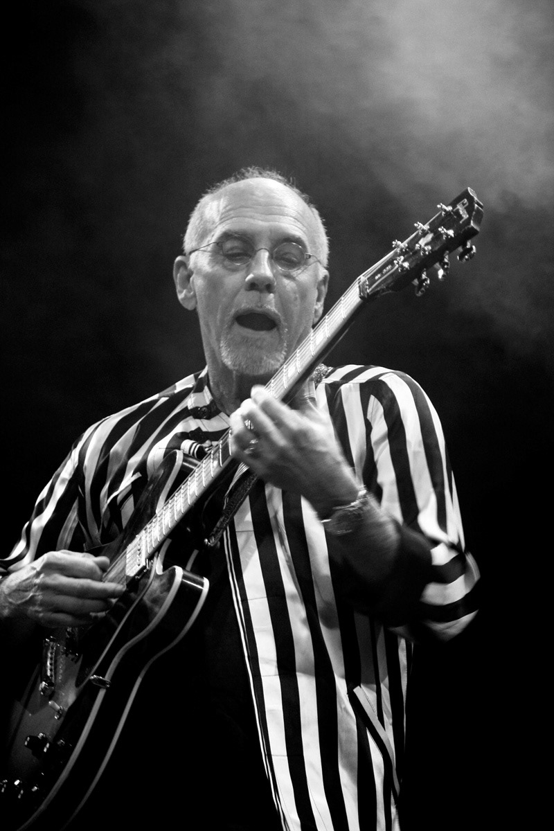 Larry Carlton