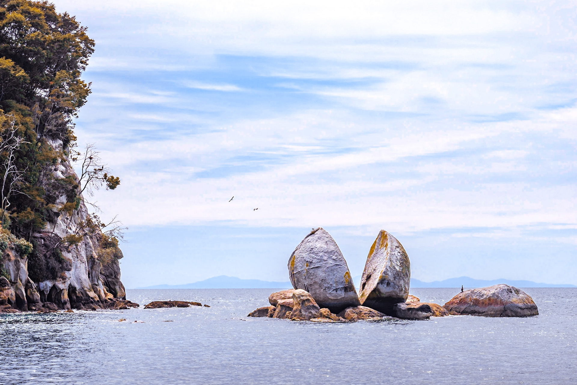 Split Apple Rock, NZ